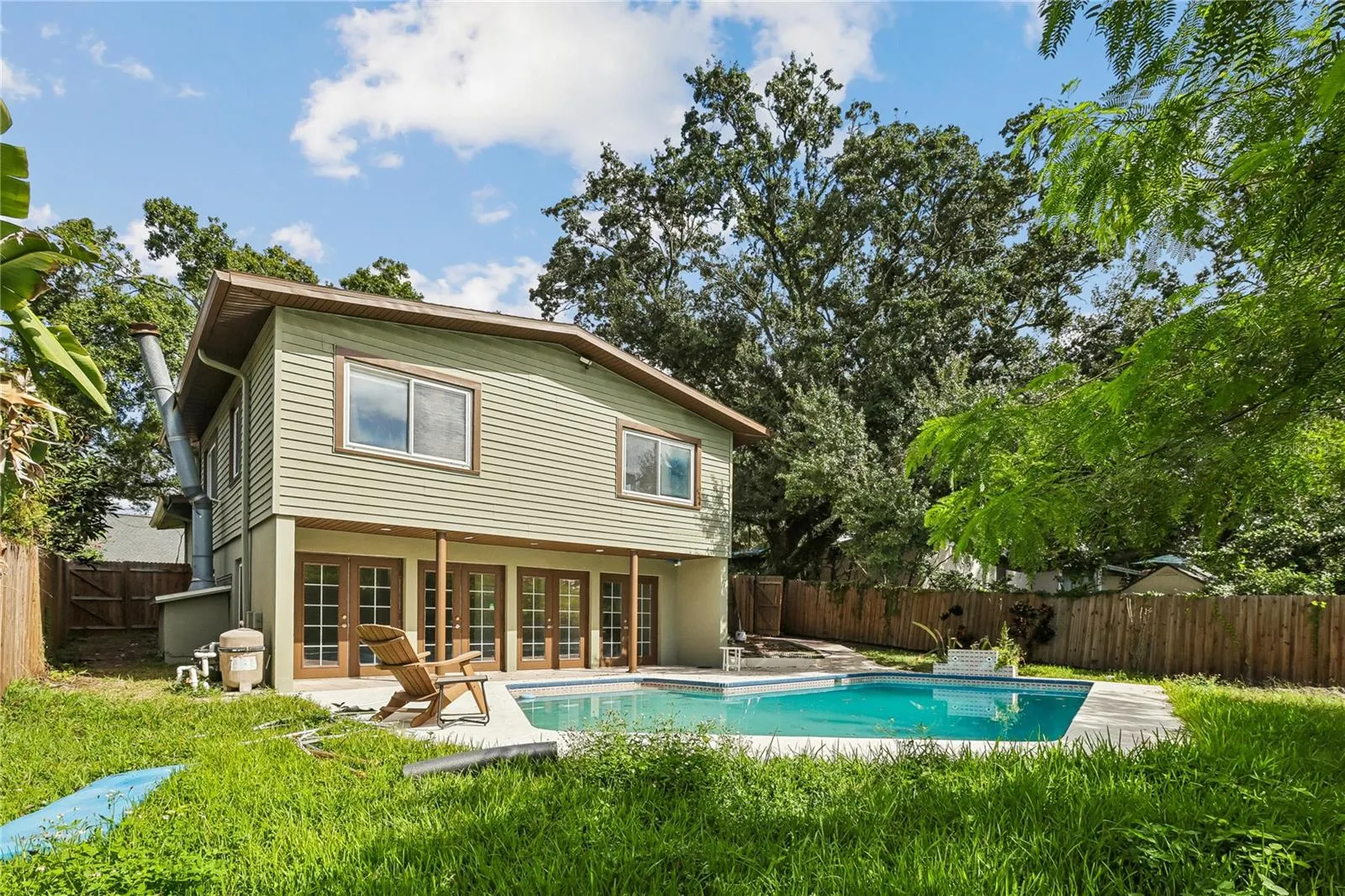 328 W COMANCHE AVE