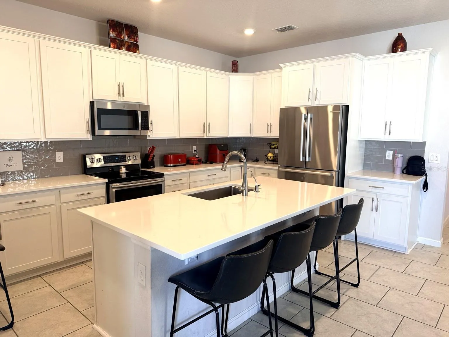 121 CRESTVIEW LN