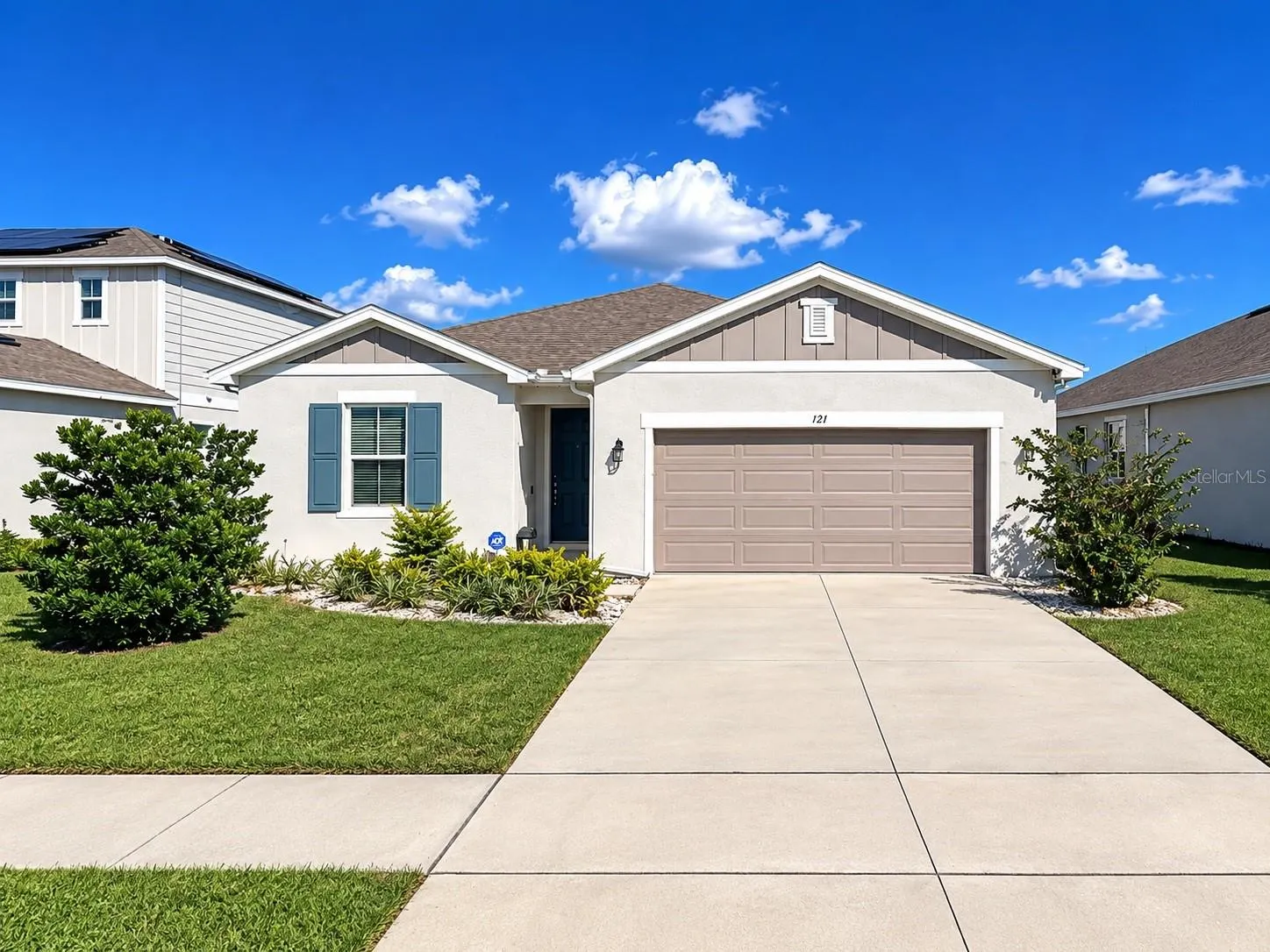121 CRESTVIEW LN