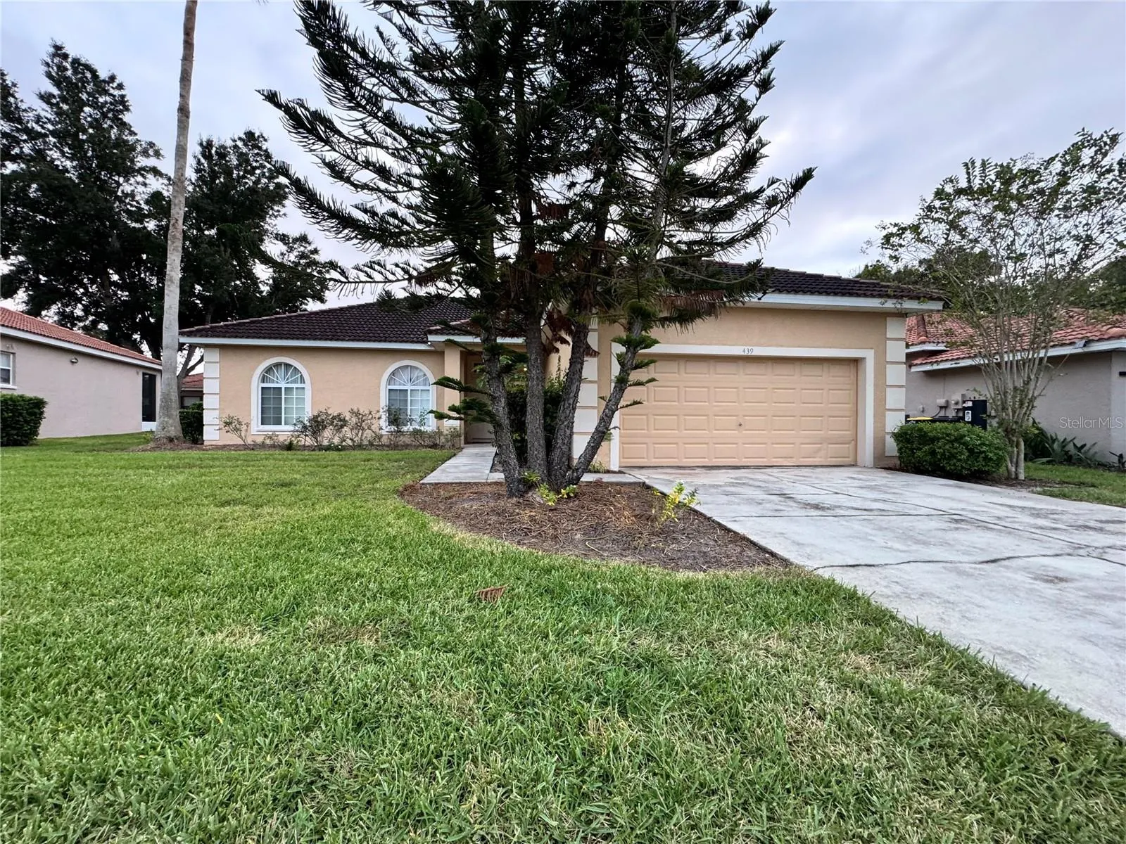 439 BAY LEAF DR
