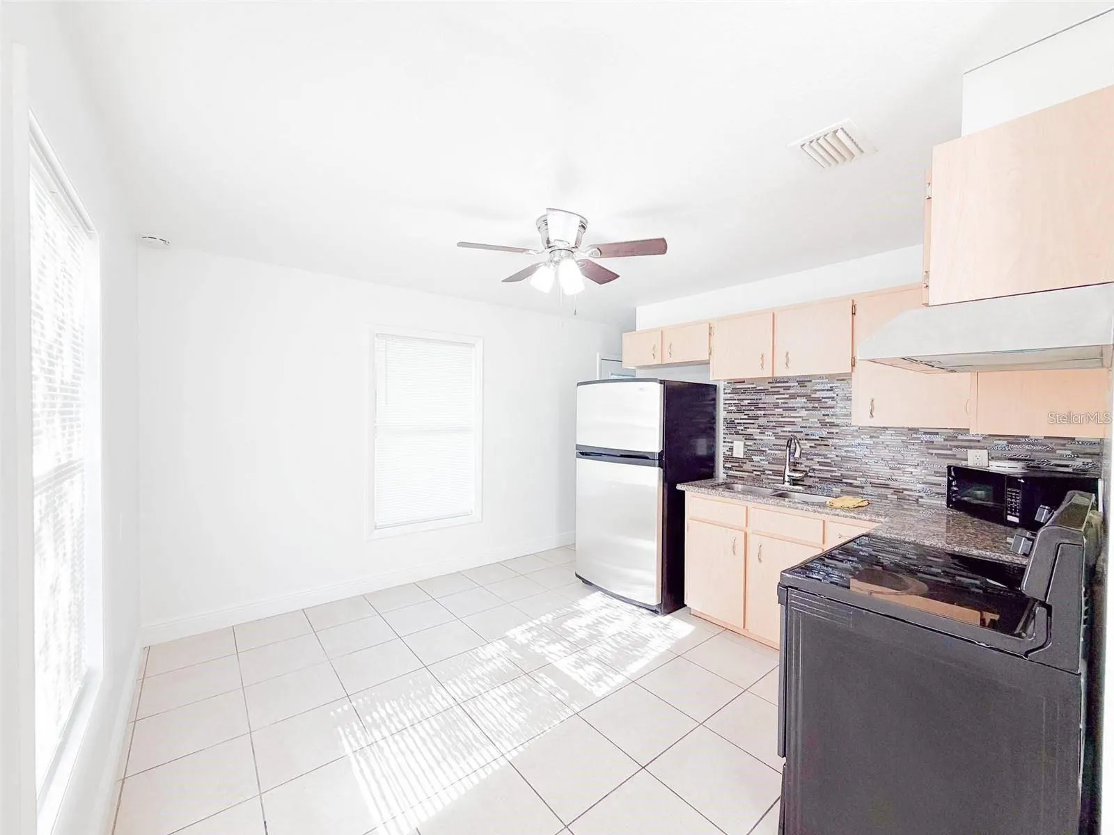 407 W BELLA VISTA ST