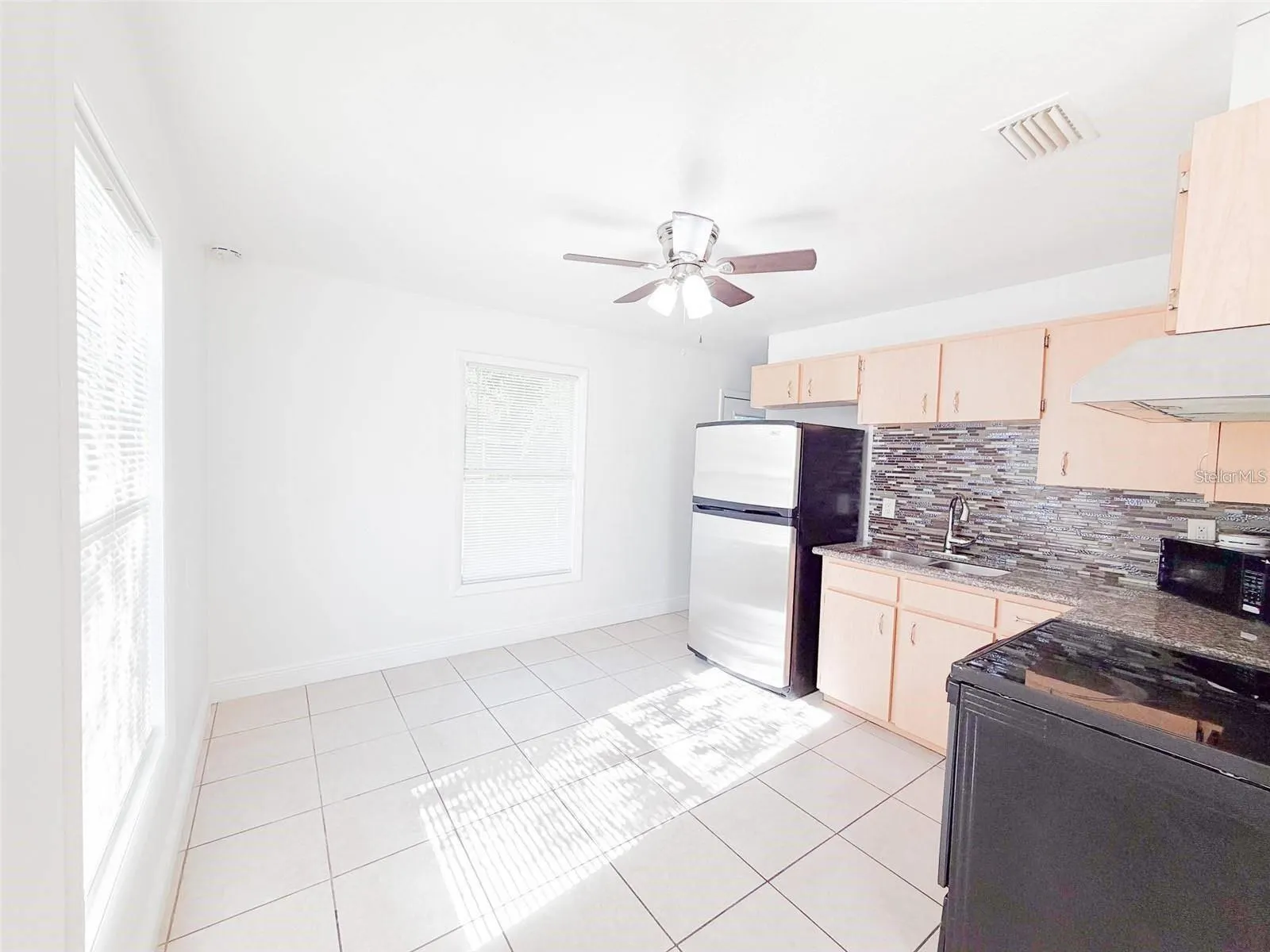 407 W BELLA VISTA ST