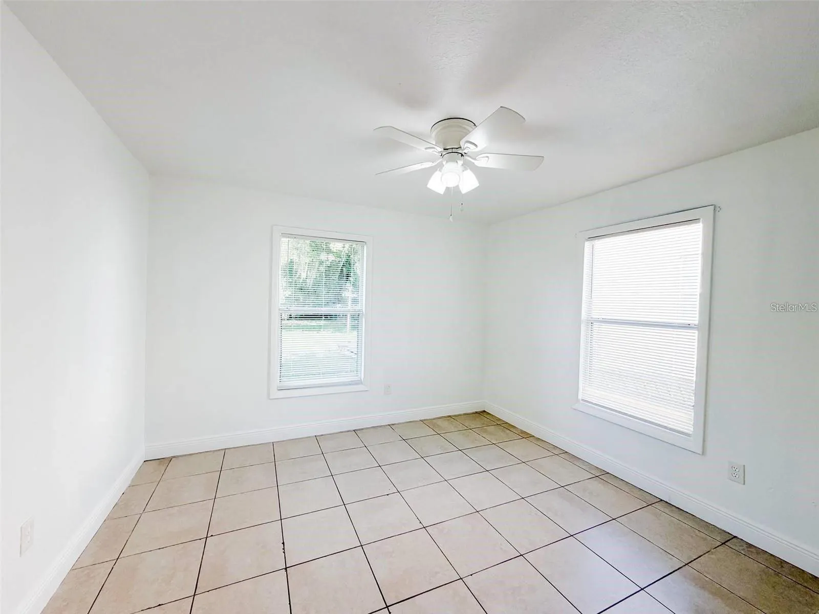 407 W BELLA VISTA ST