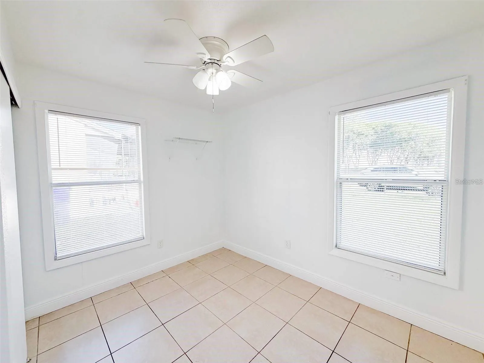 407 W BELLA VISTA ST