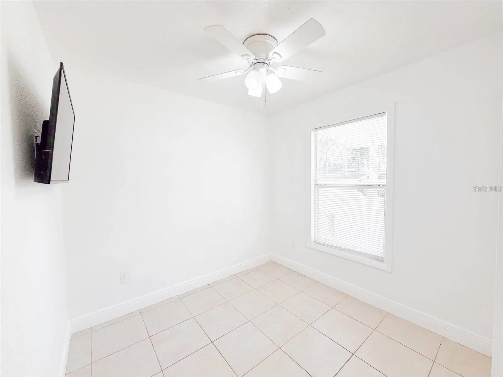 407 W BELLA VISTA ST