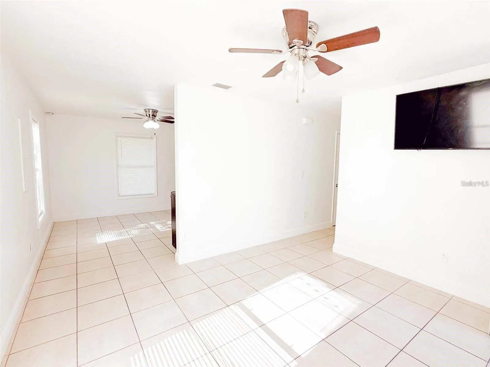 407 W BELLA VISTA ST