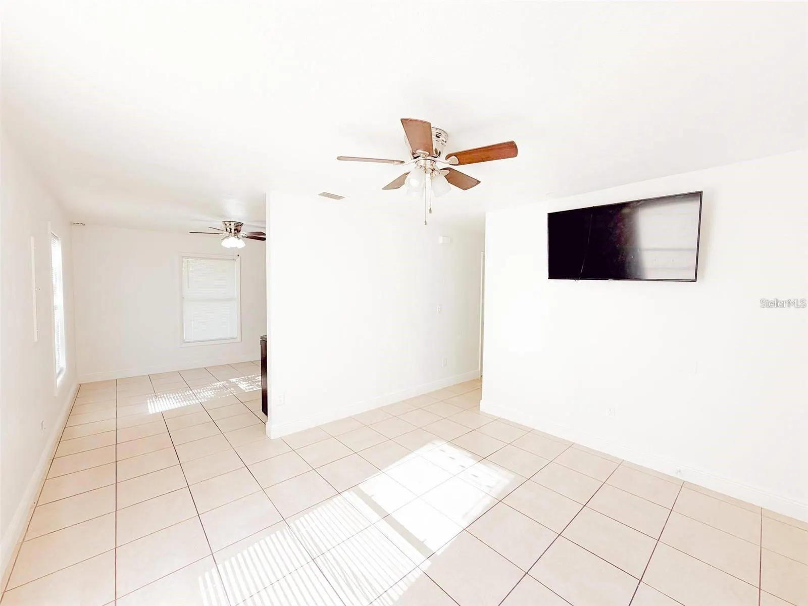 407 W BELLA VISTA ST