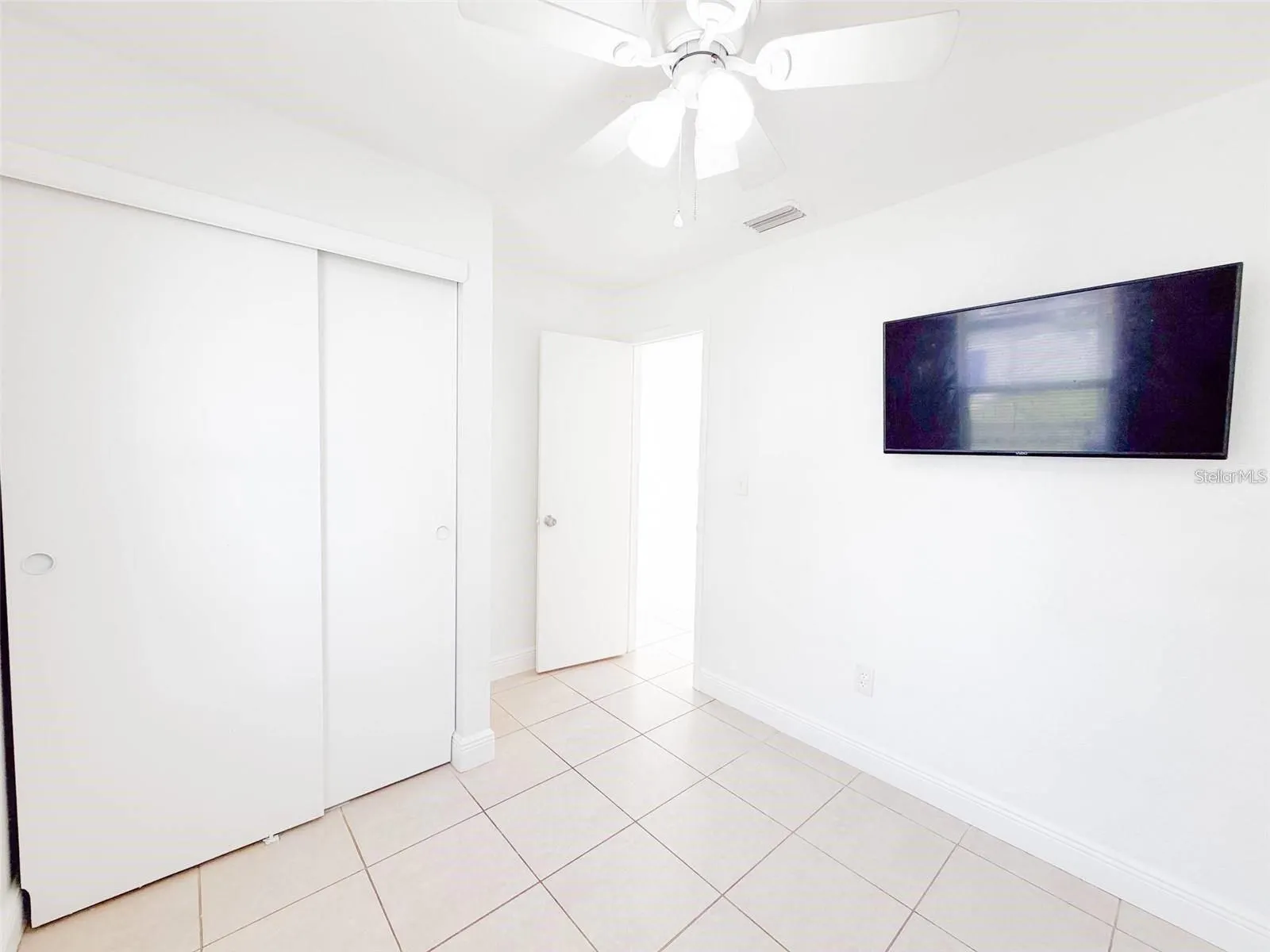 407 W BELLA VISTA ST