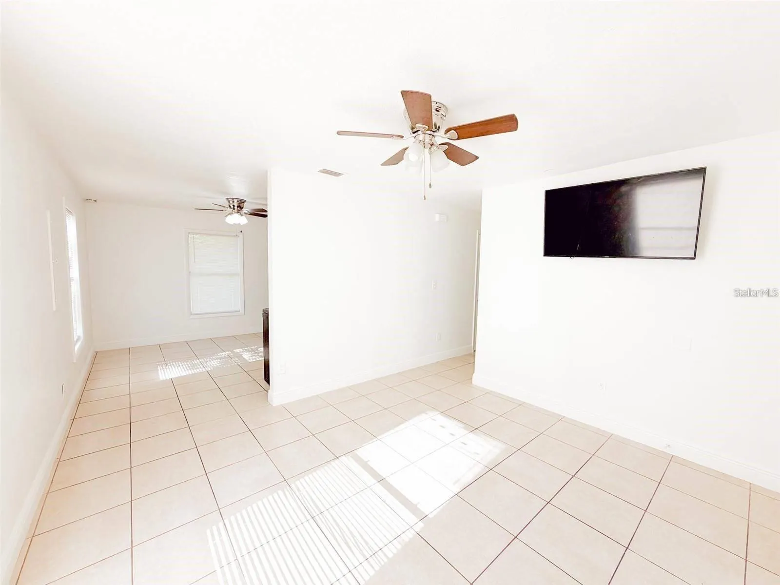 407 W BELLA VISTA ST