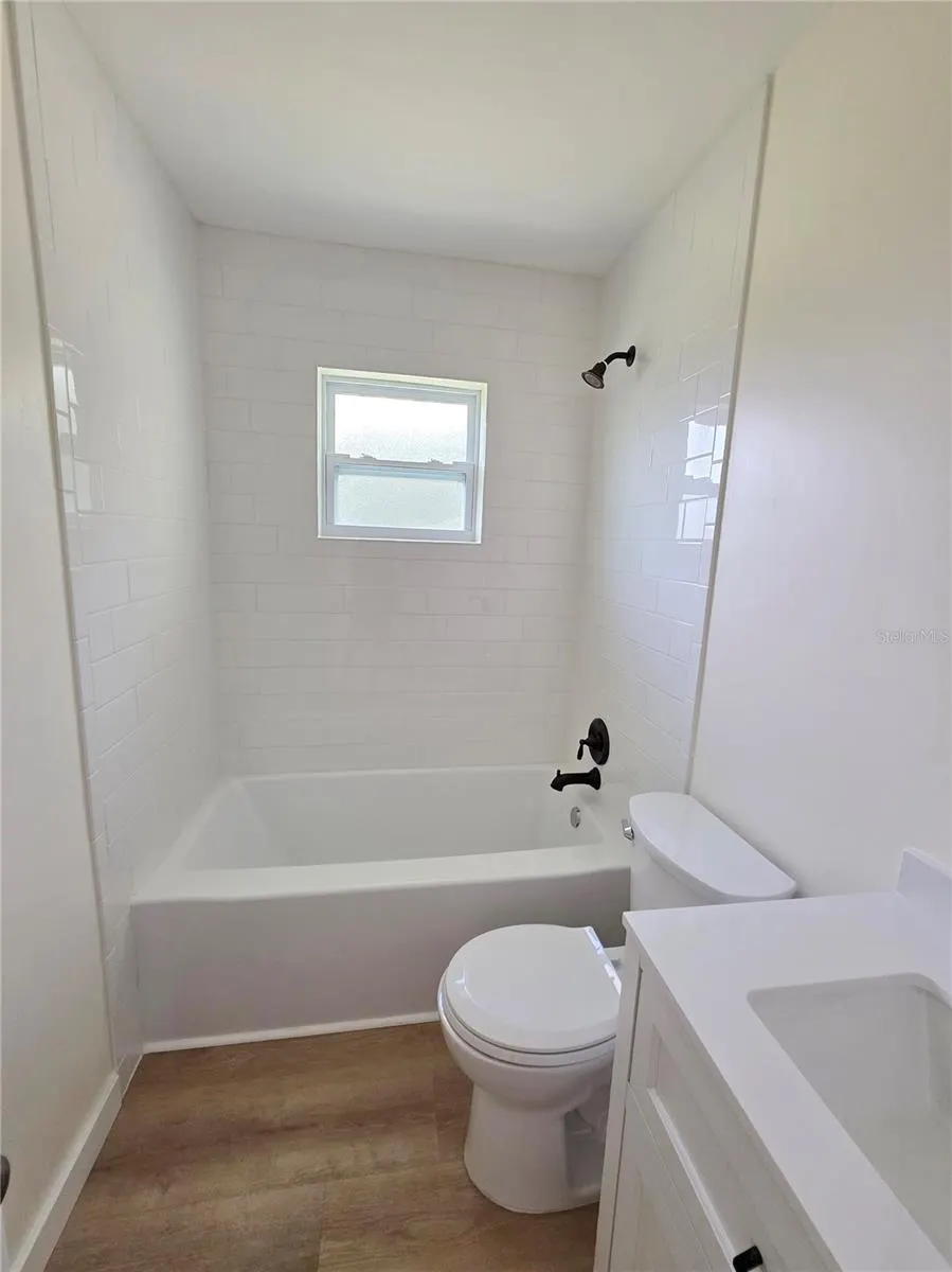 1350 NE 39TH BLVD