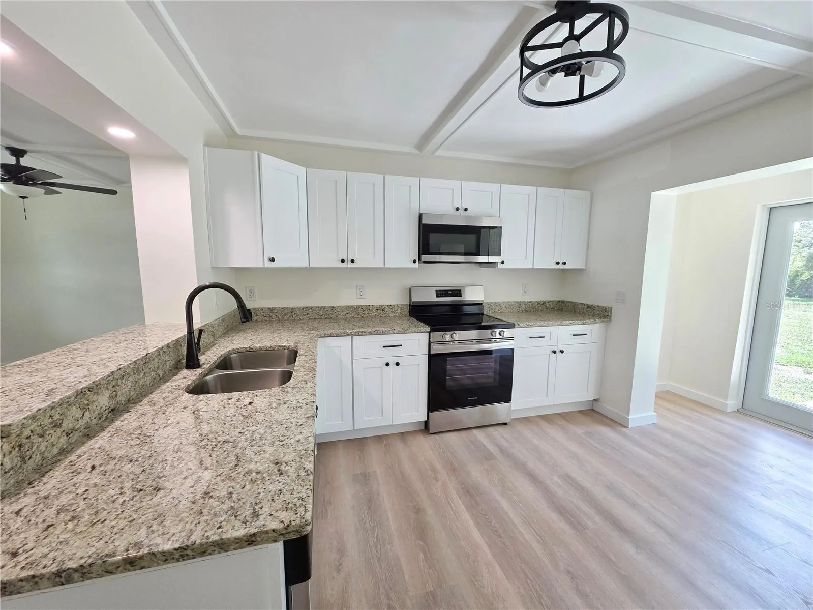 1350 NE 39TH BLVD