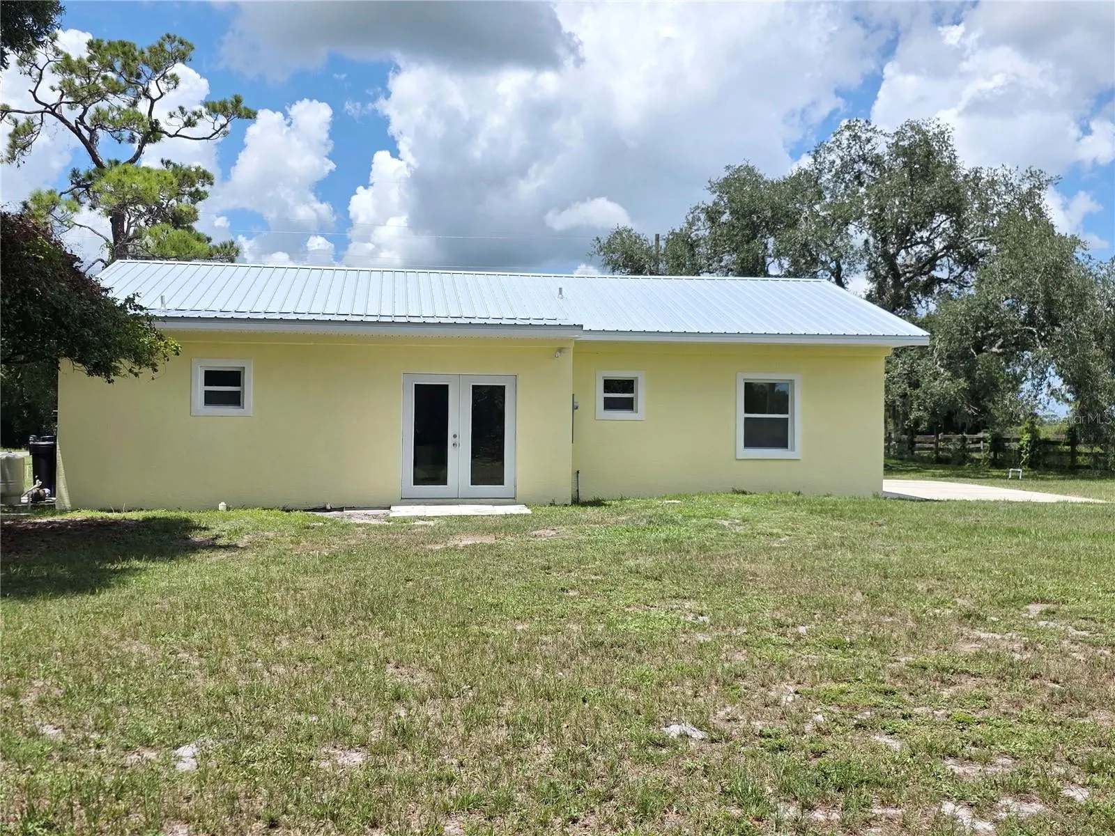 1350 NE 39TH BLVD