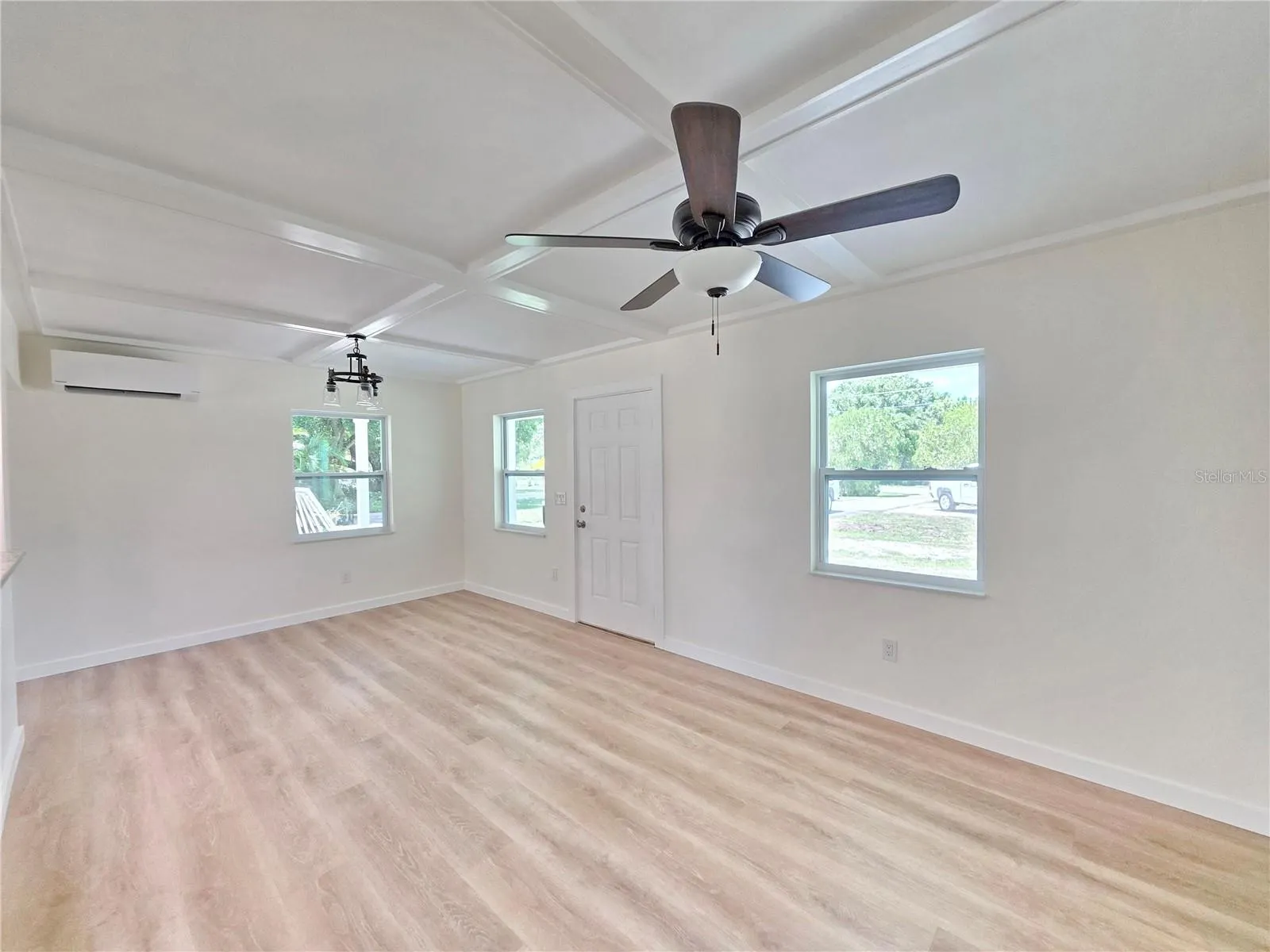 1350 NE 39TH BLVD