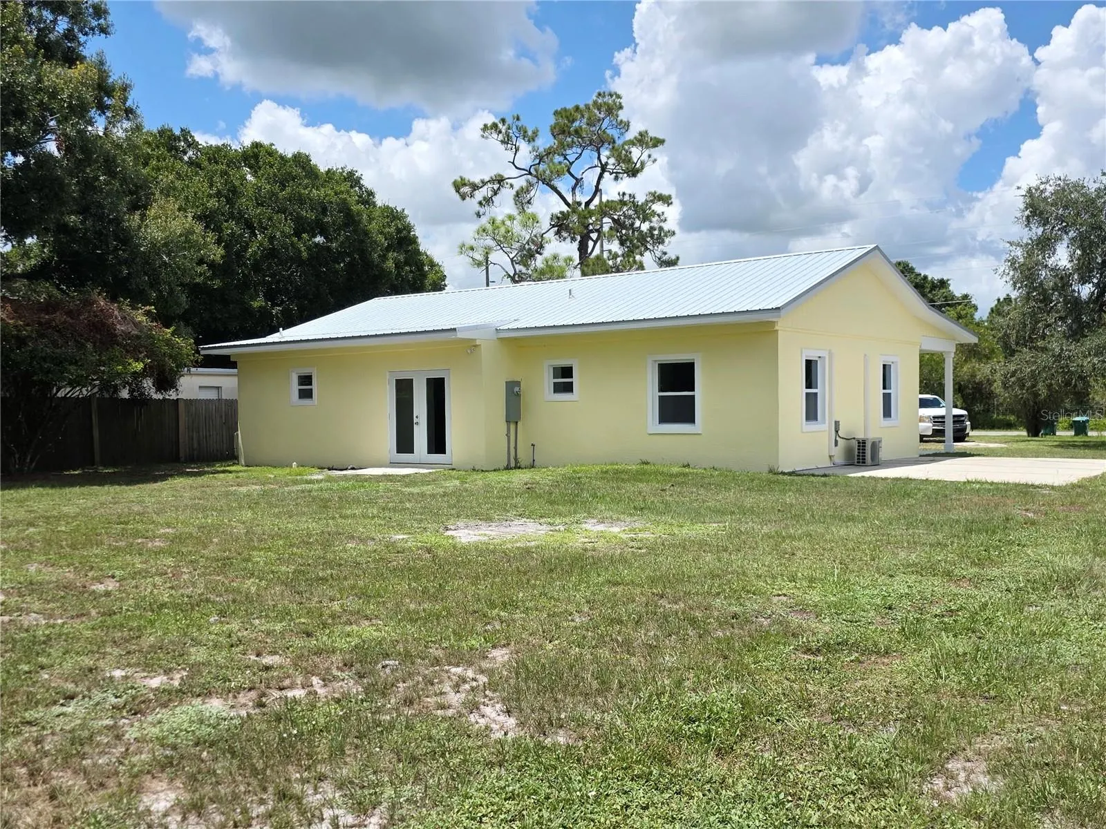 1350 NE 39TH BLVD