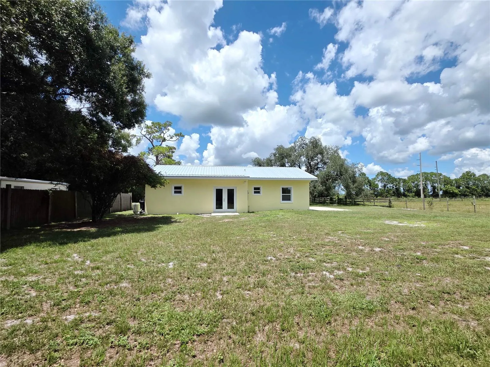 1350 NE 39TH BLVD