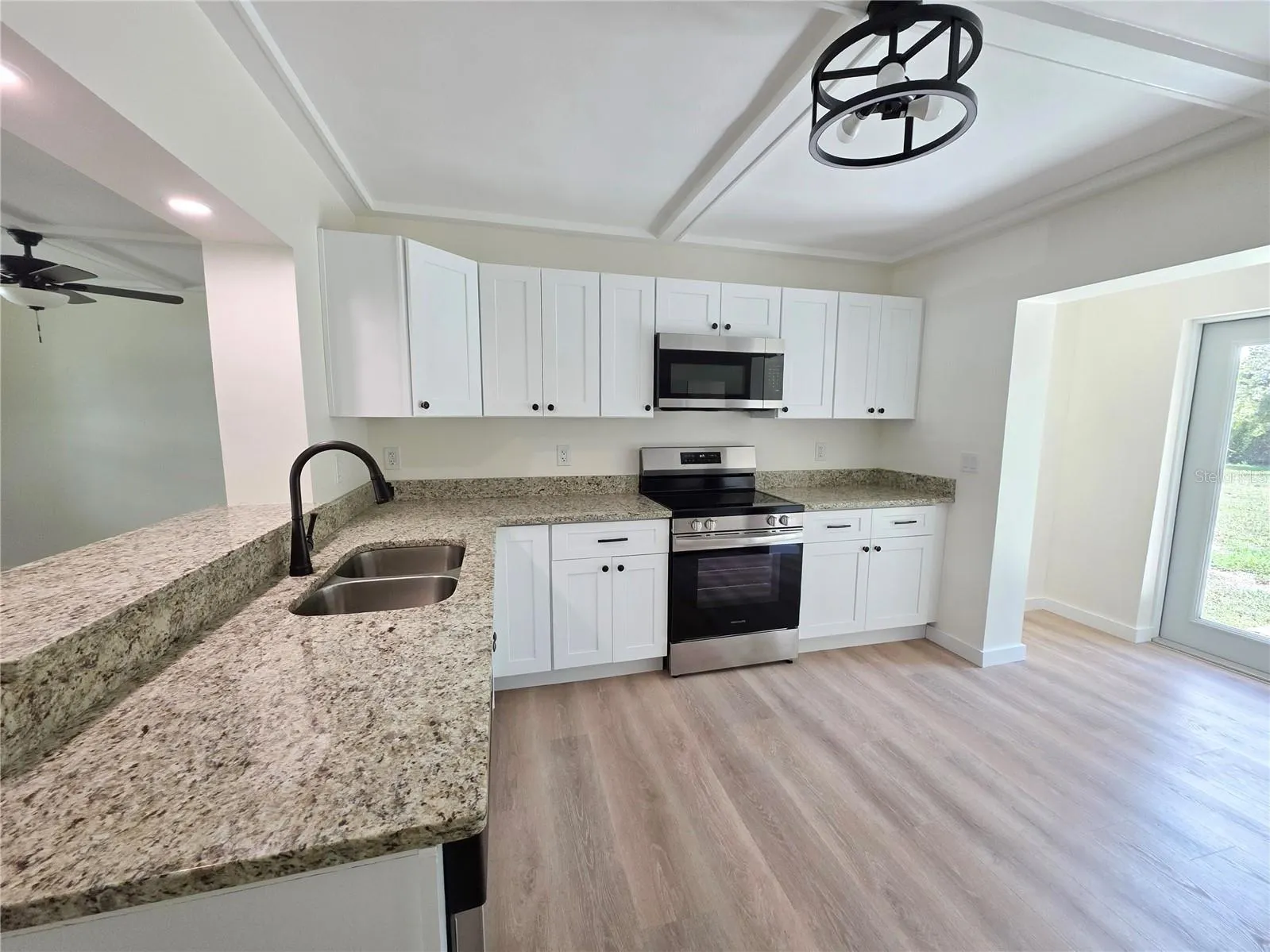 1350 NE 39TH BLVD