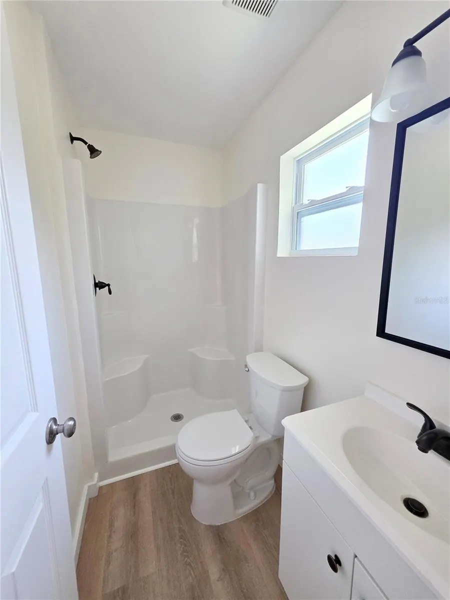 1350 NE 39TH BLVD