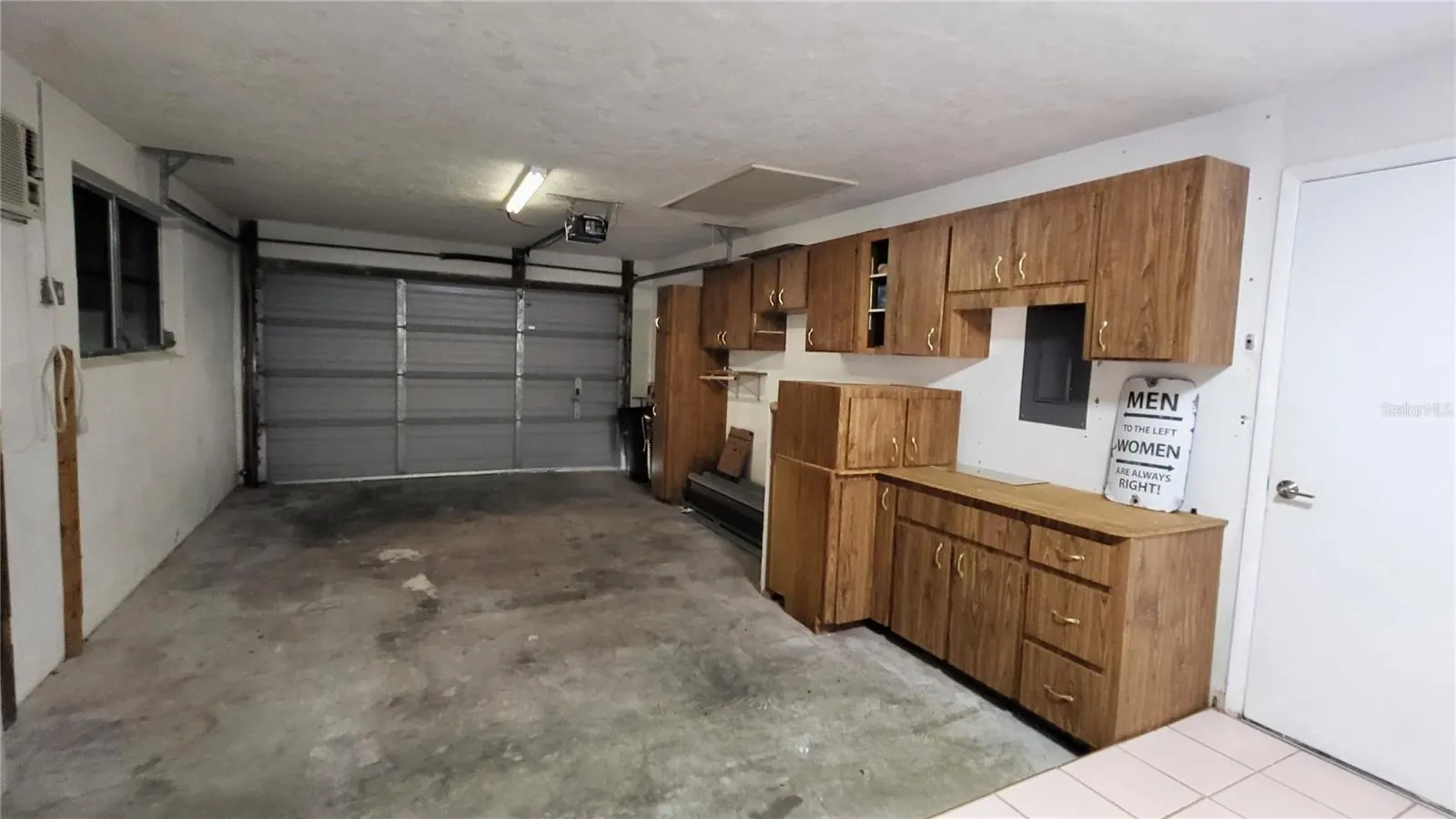 1114 LISA LN