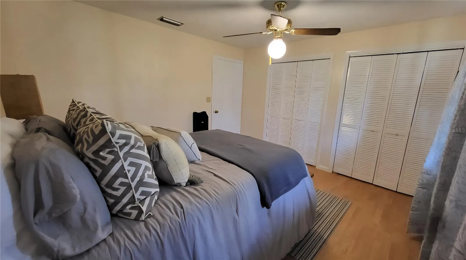 1114 LISA LN