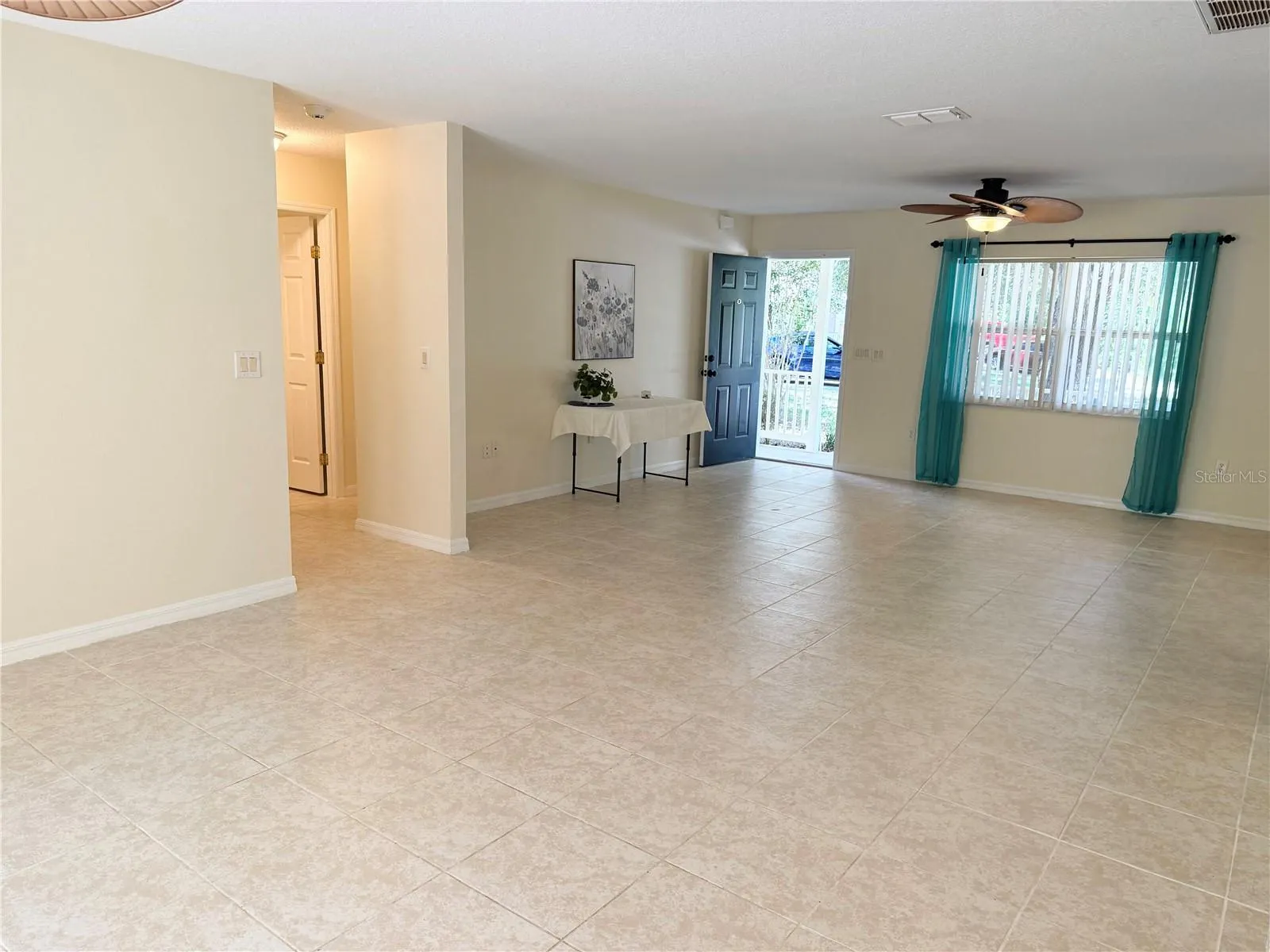 996 W COLBERT CT