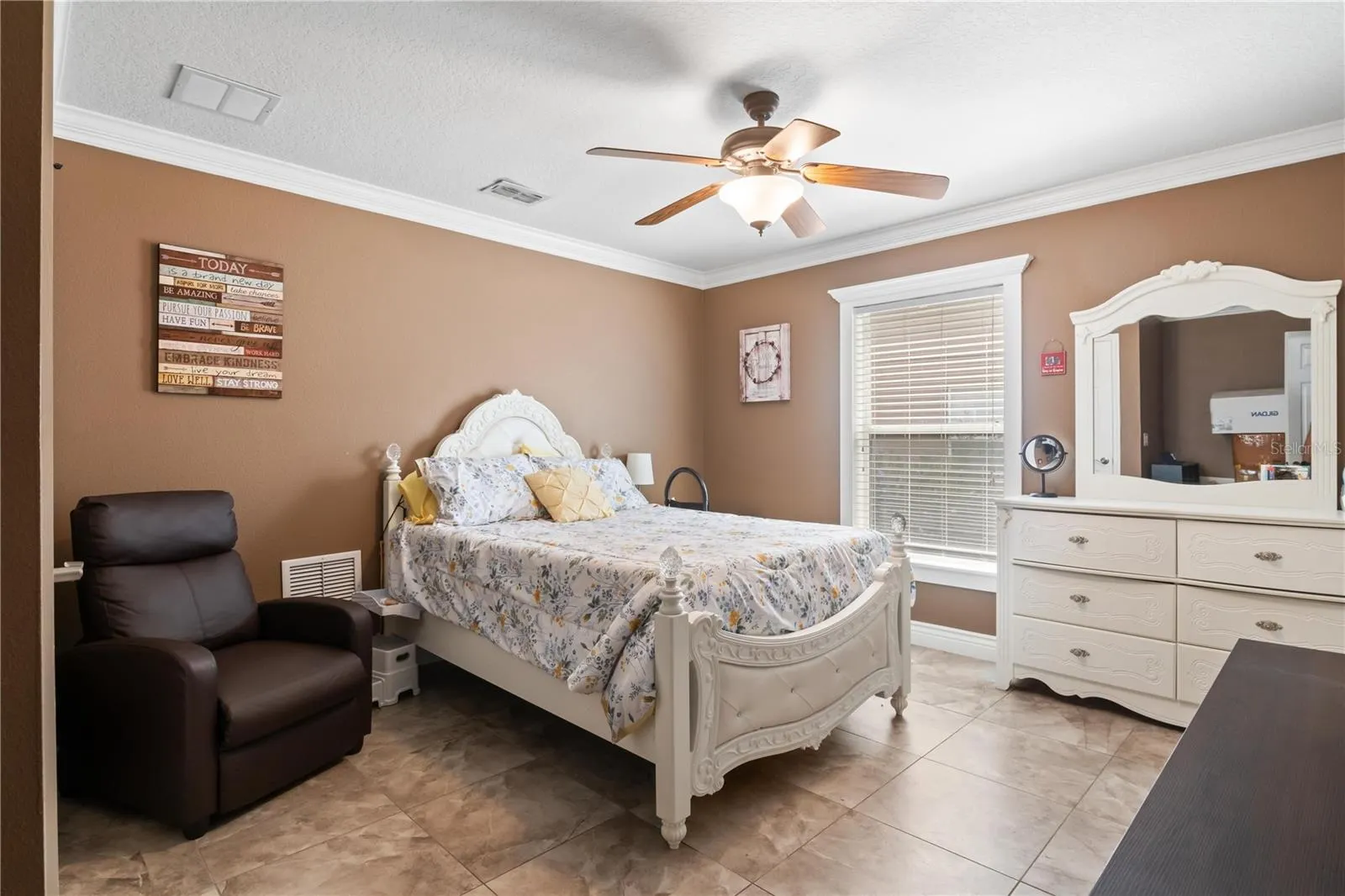 1444 BELLA COOLA DR