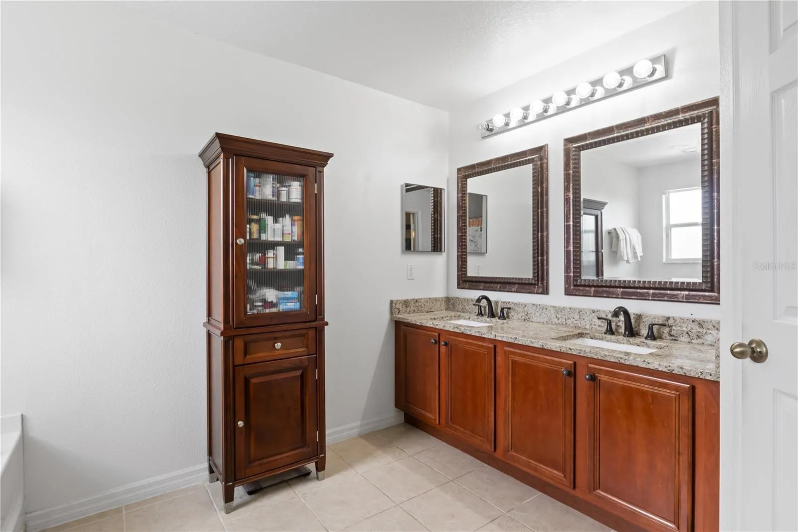 1444 BELLA COOLA DR