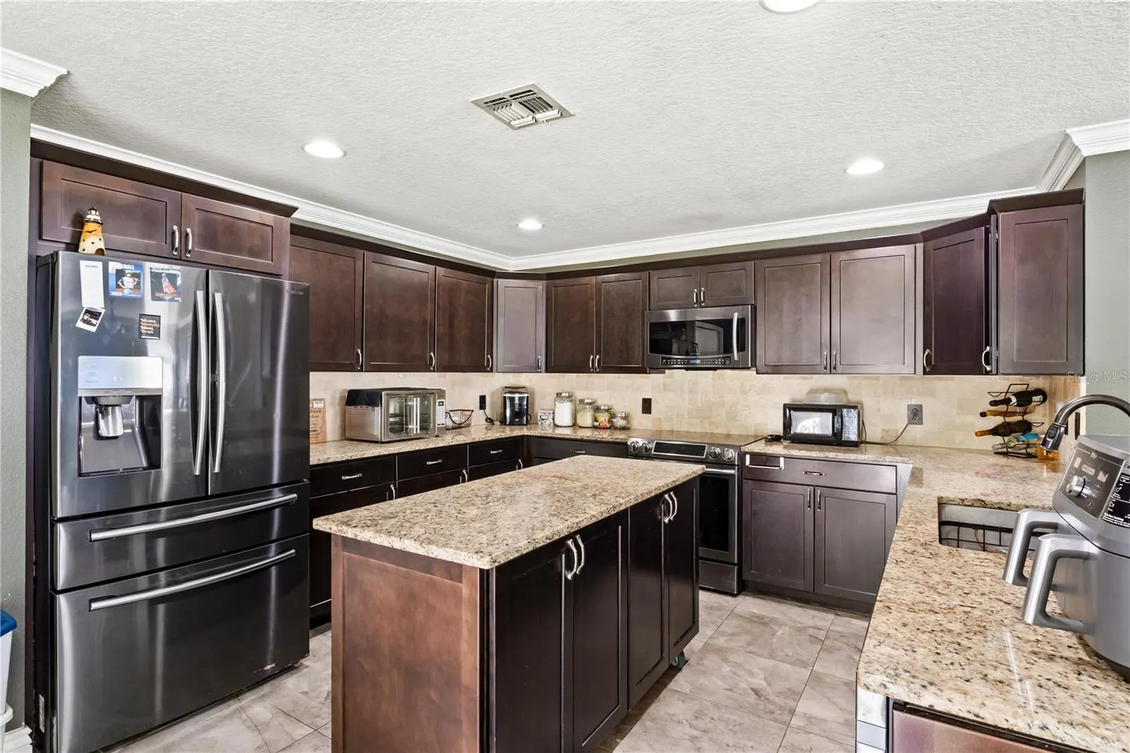 1444 BELLA COOLA DR