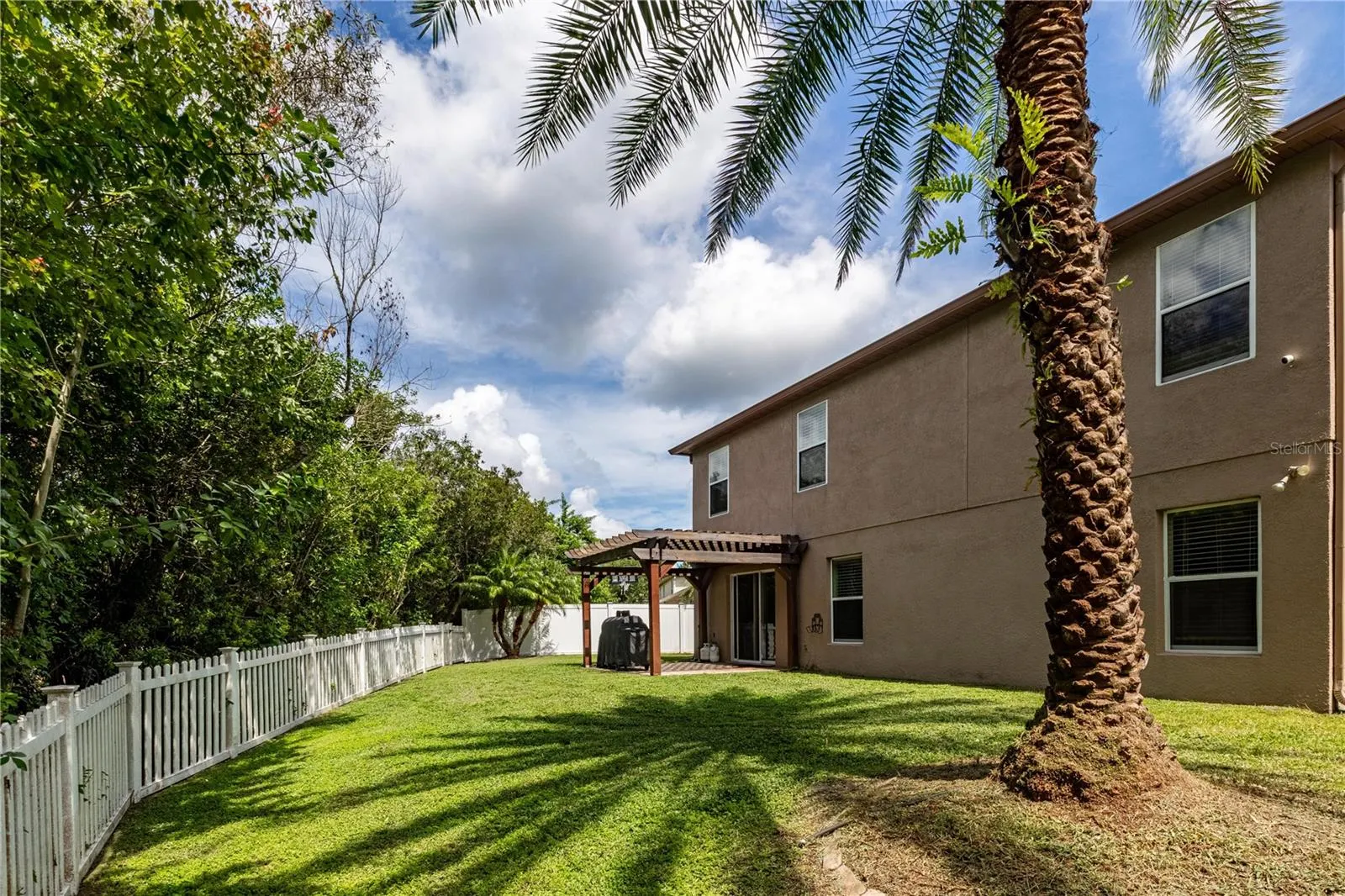 1444 BELLA COOLA DR