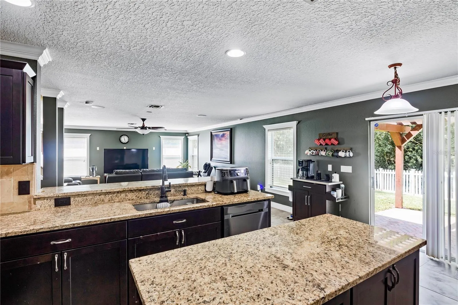 1444 BELLA COOLA DR