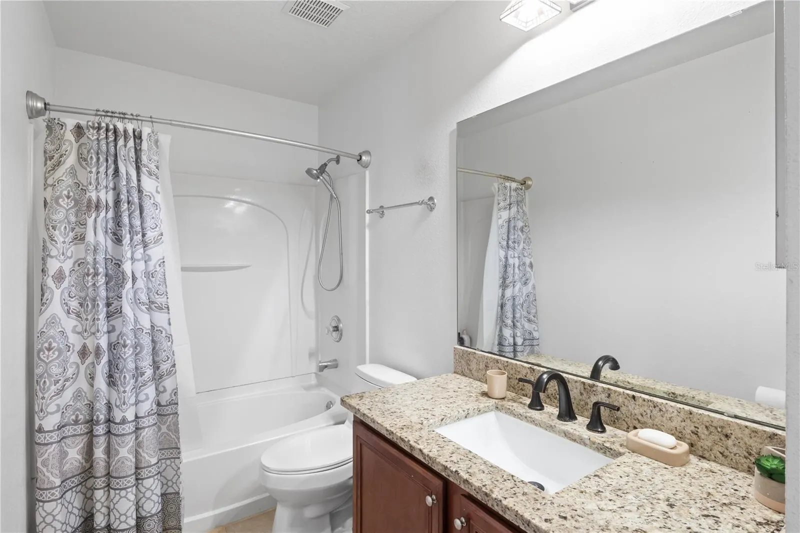 1444 BELLA COOLA DR