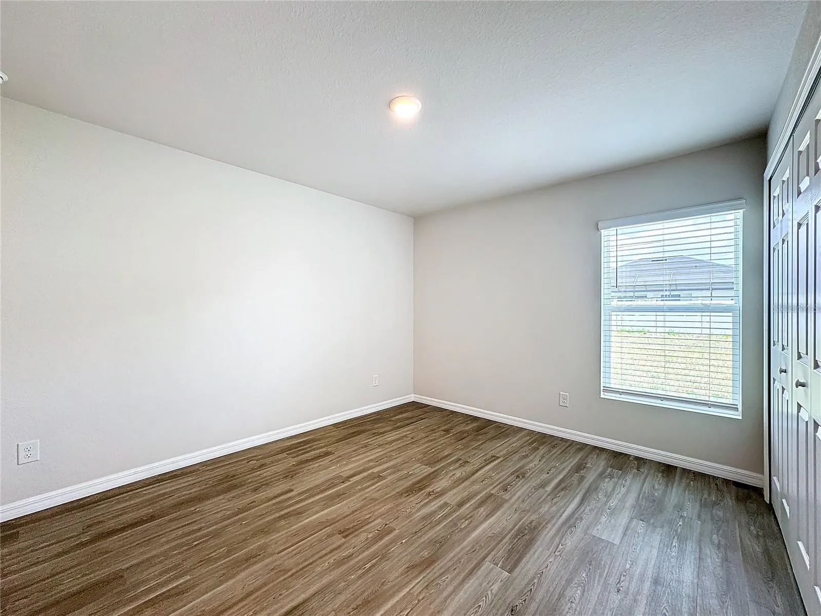 617 TROPICANA PKWY E