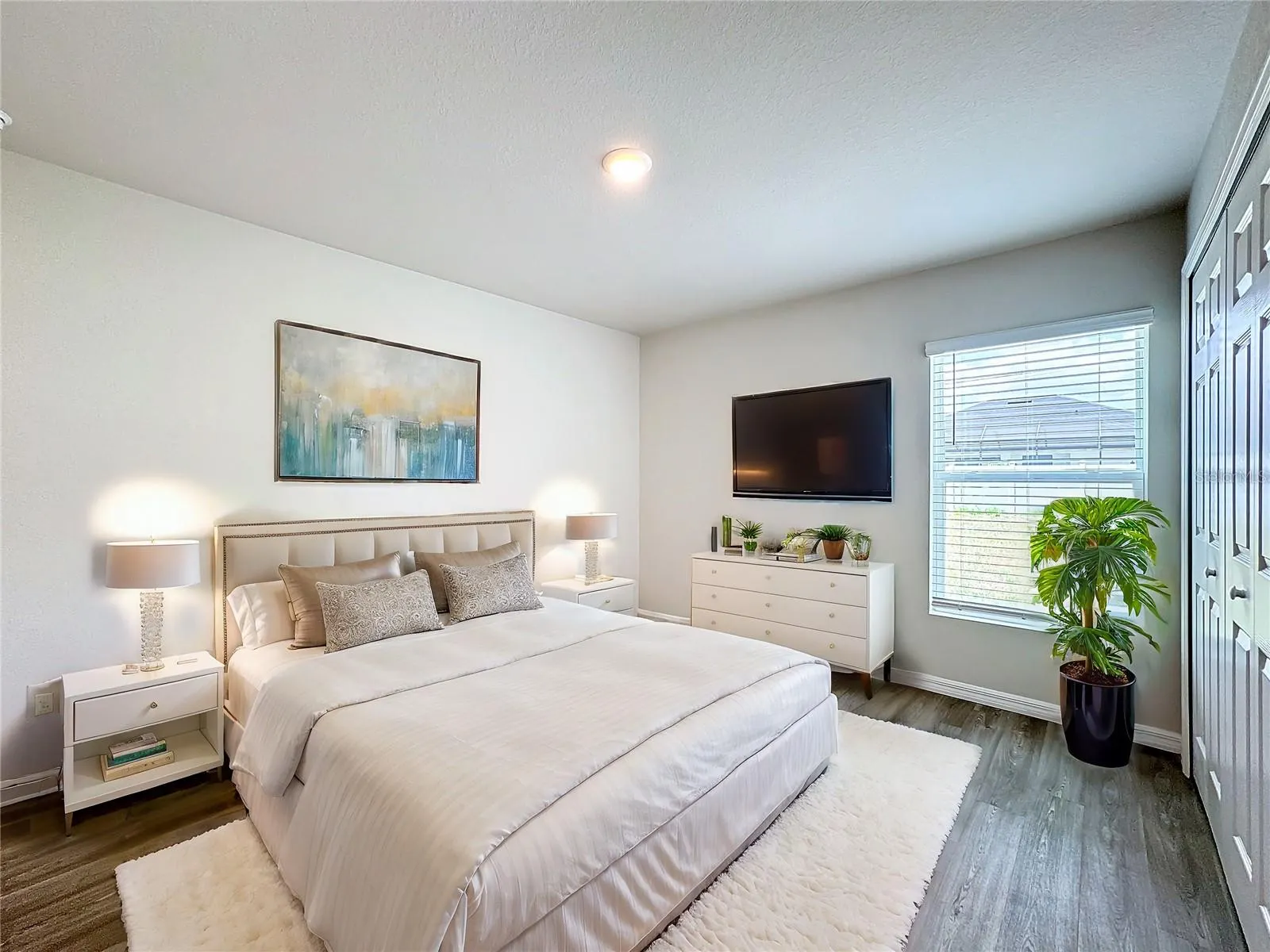 617 TROPICANA PKWY E