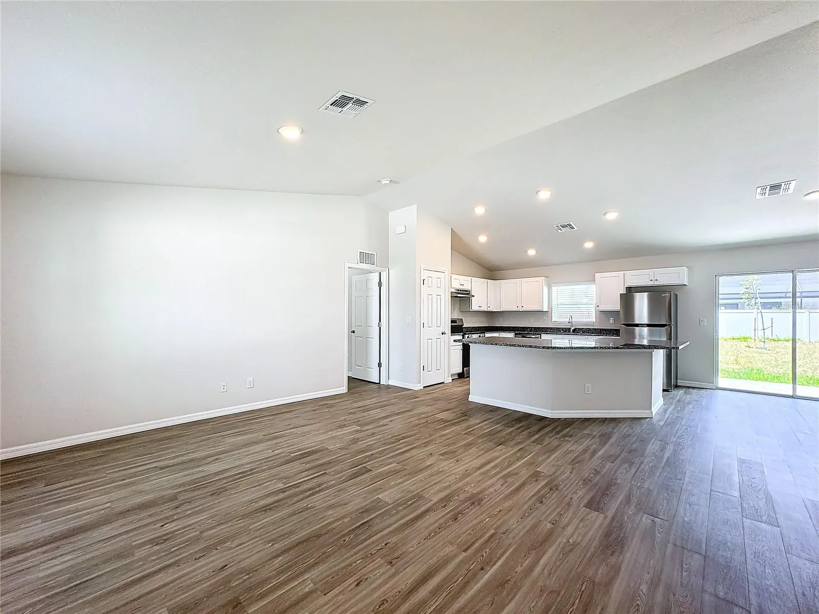 617 TROPICANA PKWY E