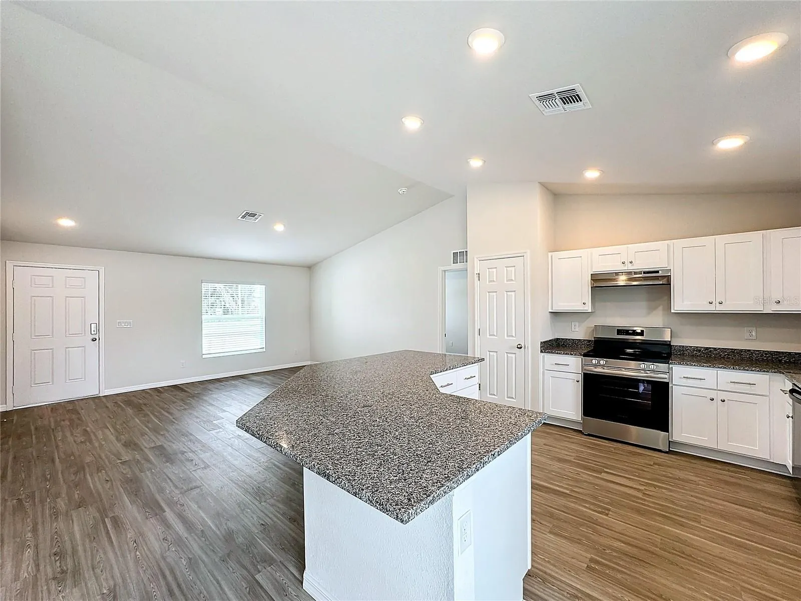 617 TROPICANA PKWY E