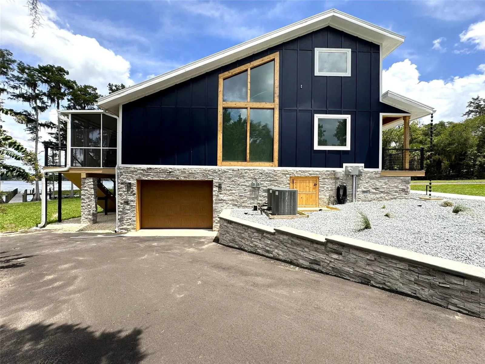 419 N APOPKA AVE