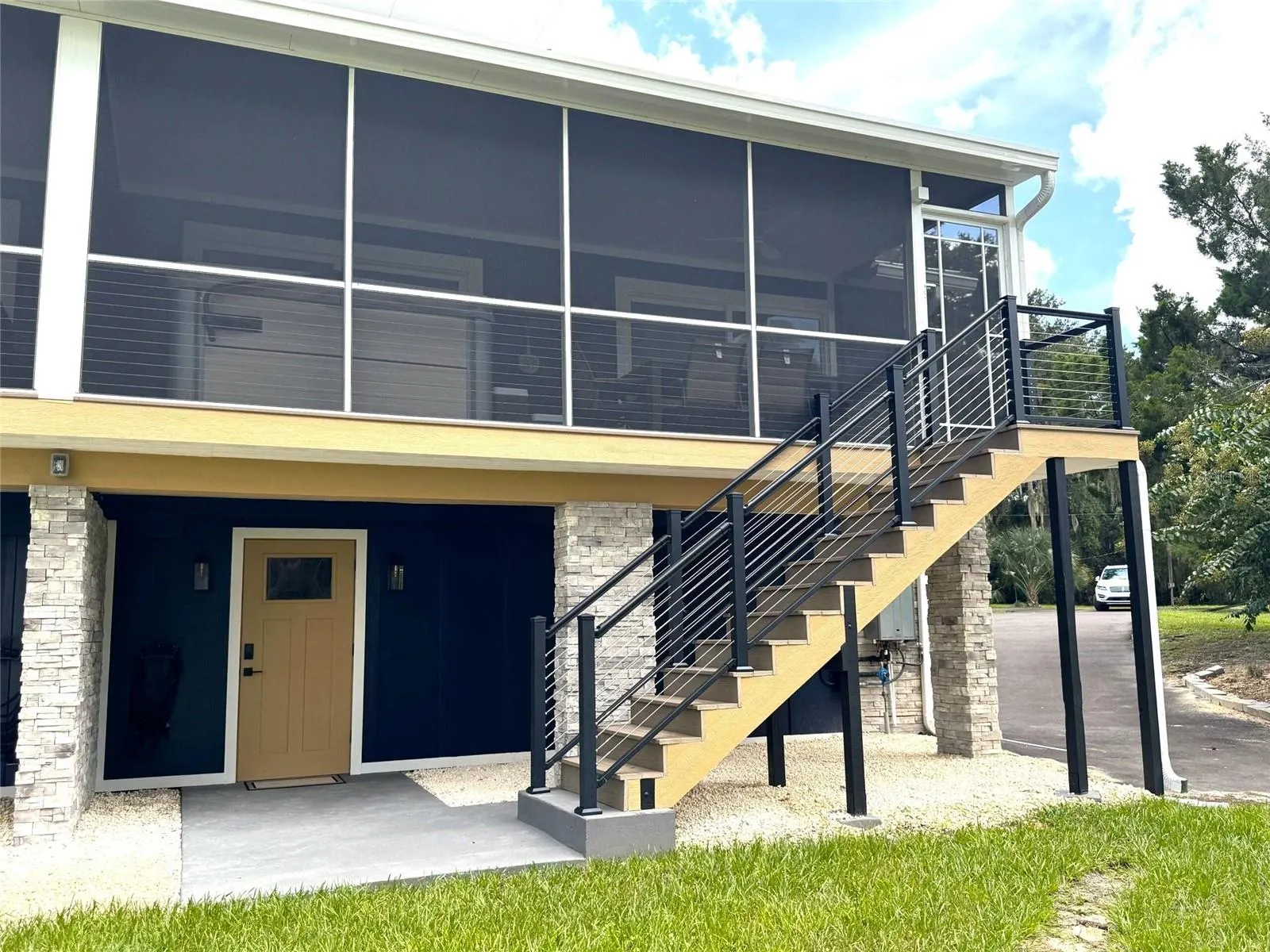 419 N APOPKA AVE