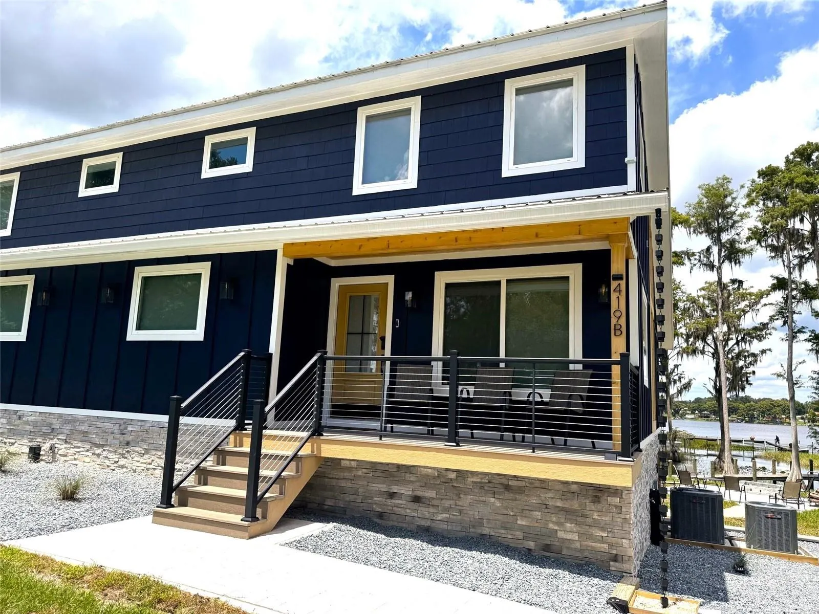 419 N APOPKA AVE