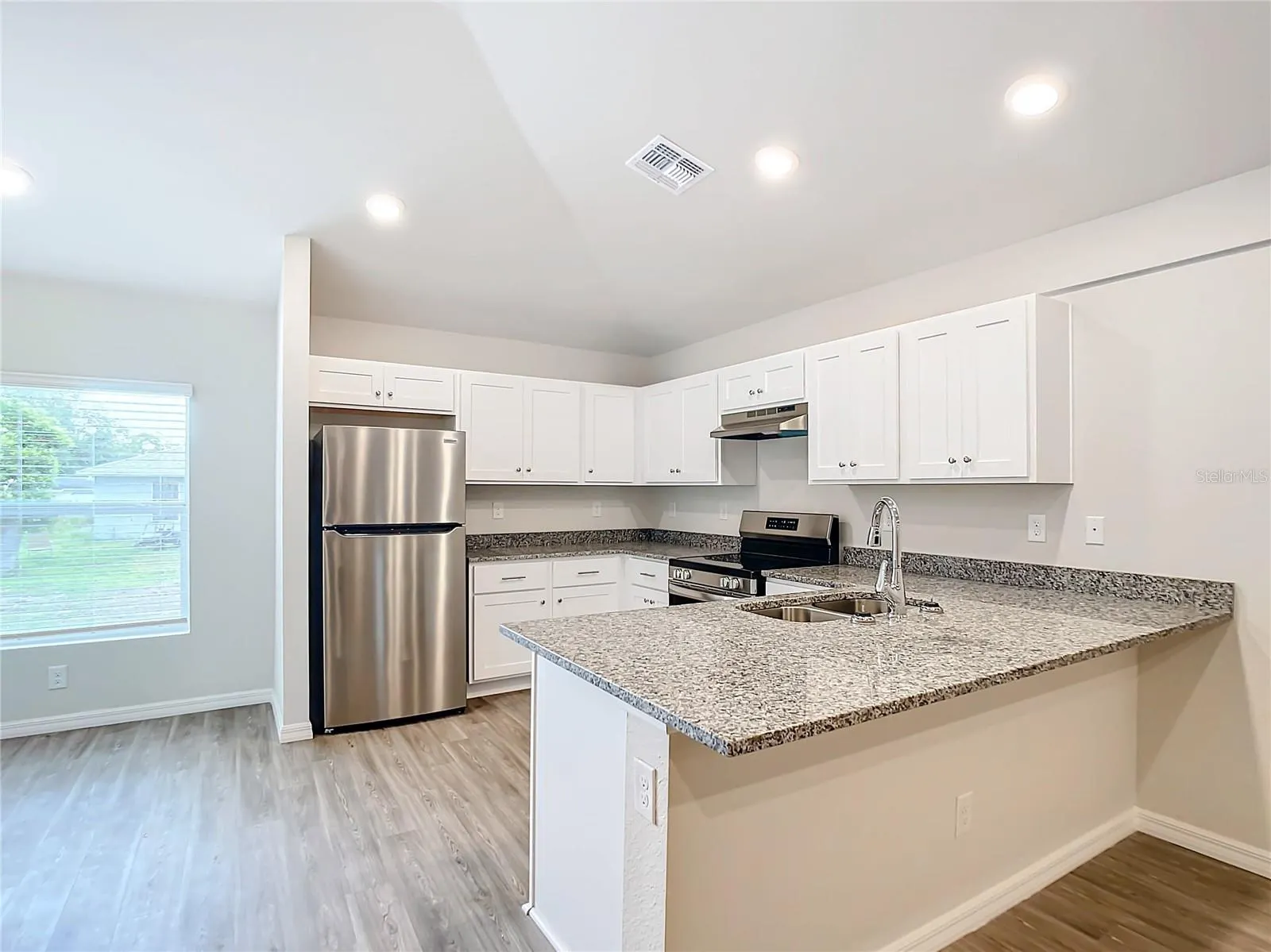 17131 THOMPSON AVE