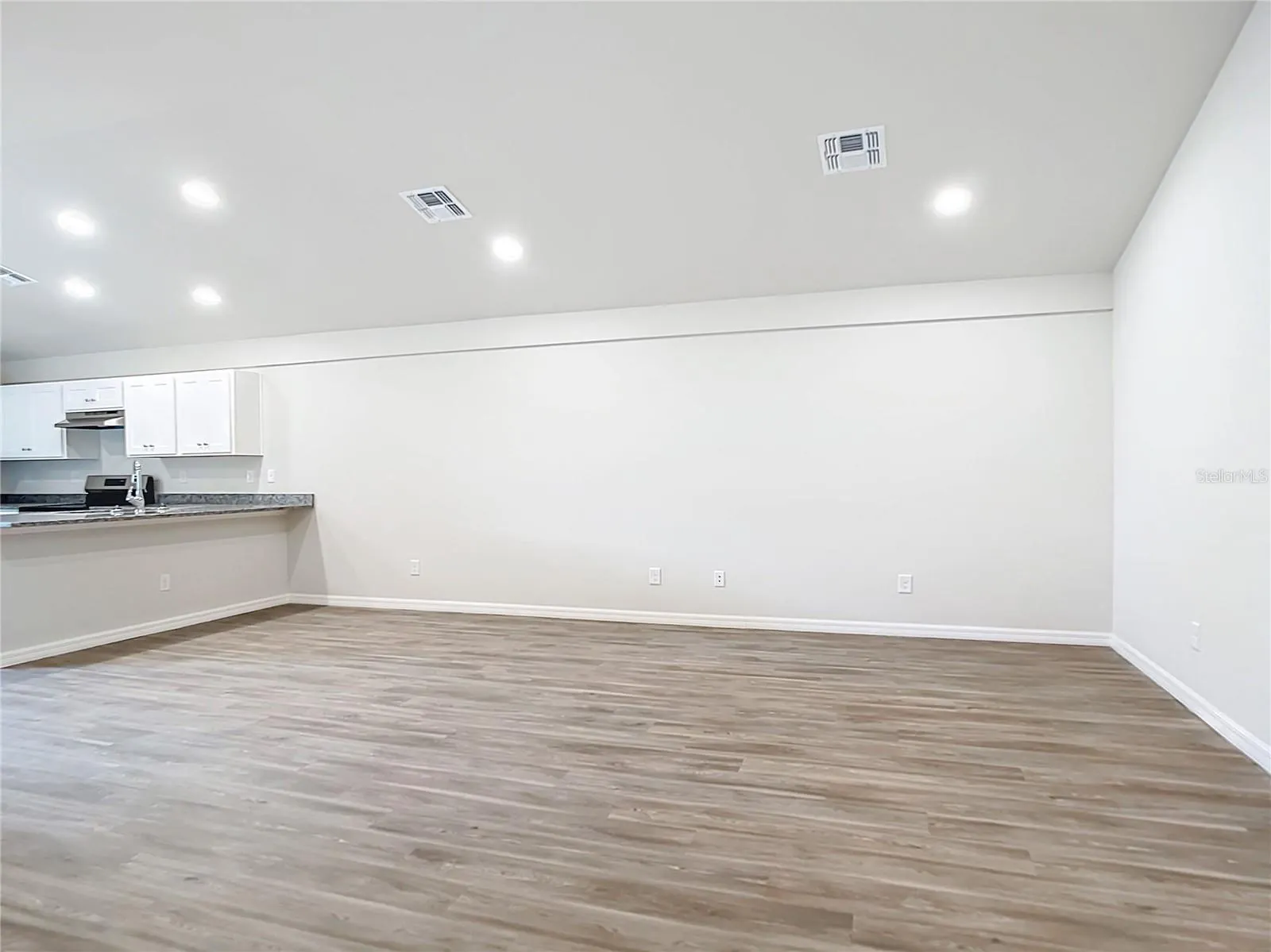 17131 THOMPSON AVE