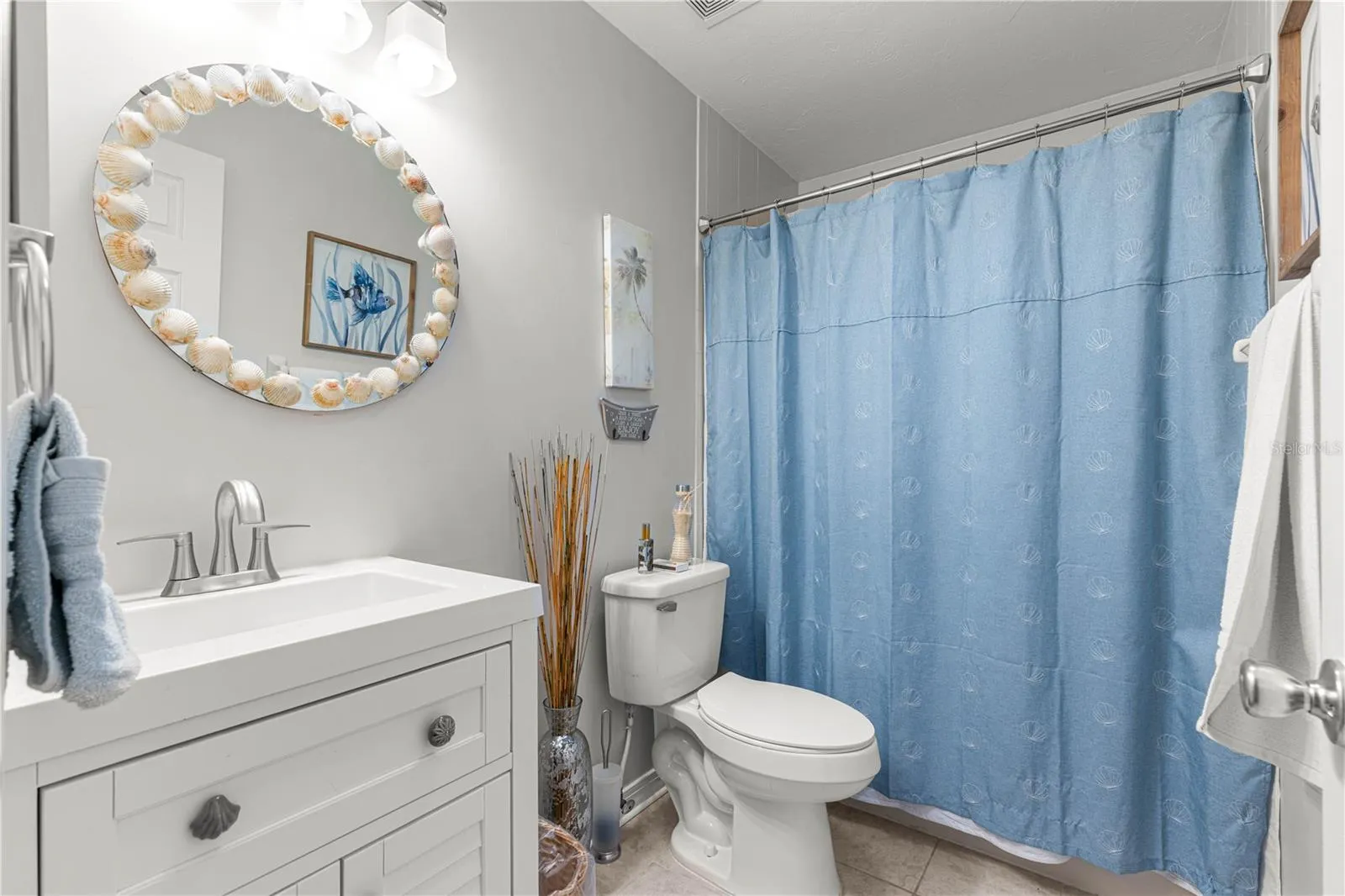 3702 NE 16TH PL