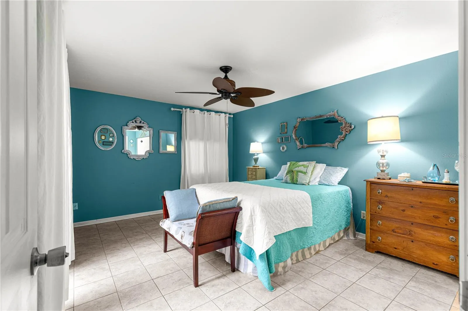 3702 NE 16TH PL