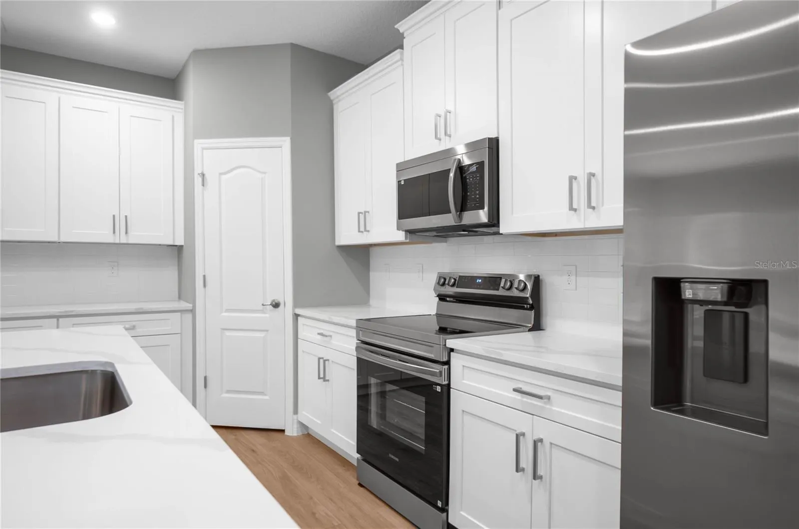 3 COSMOS CT W