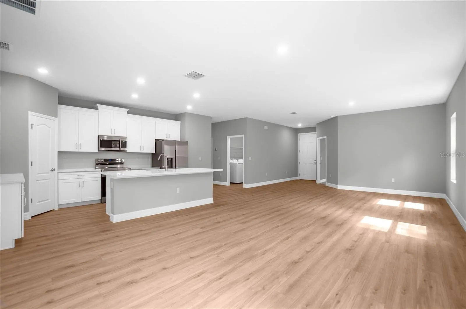 3 COSMOS CT W