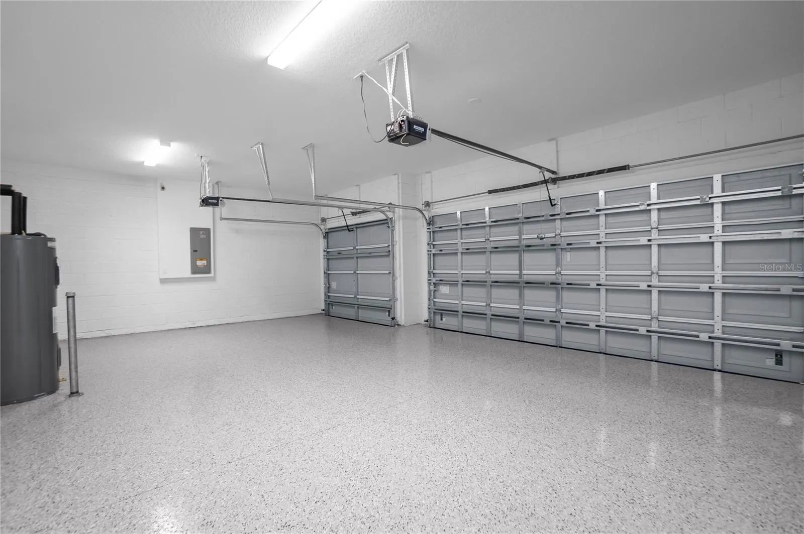 3 COSMOS CT W