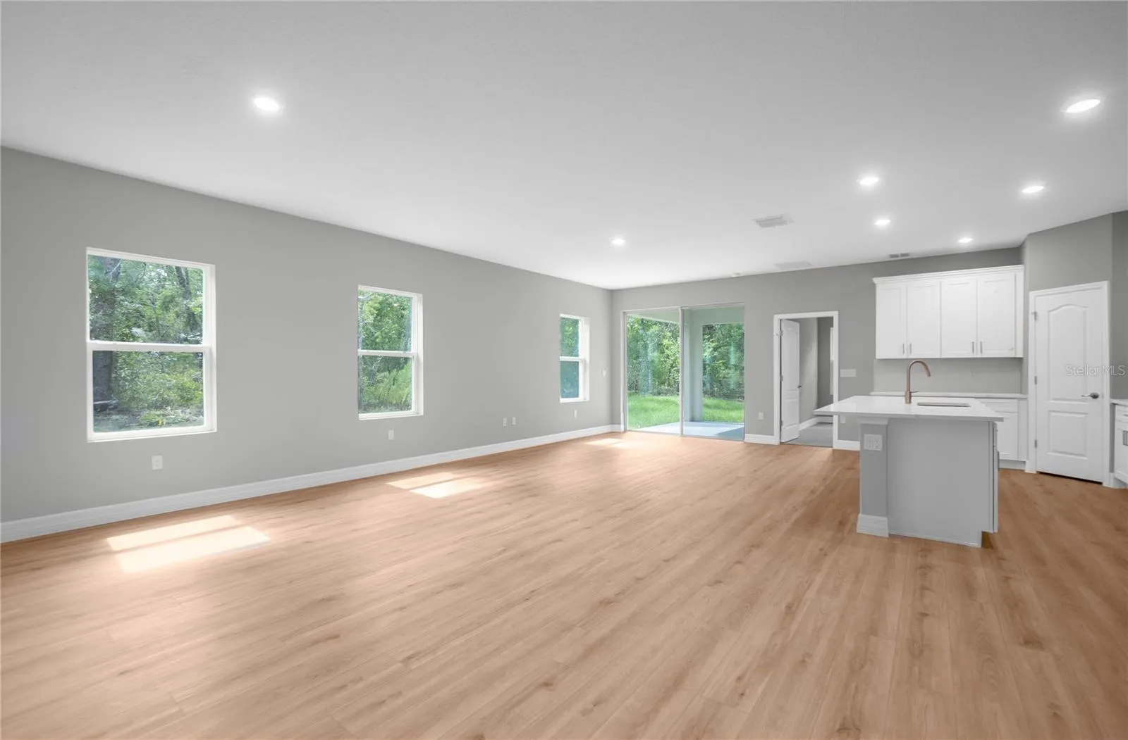 3 COSMOS CT W