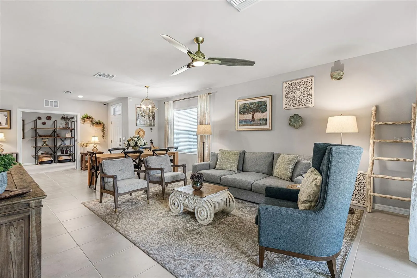 25016 E LENOX CIR