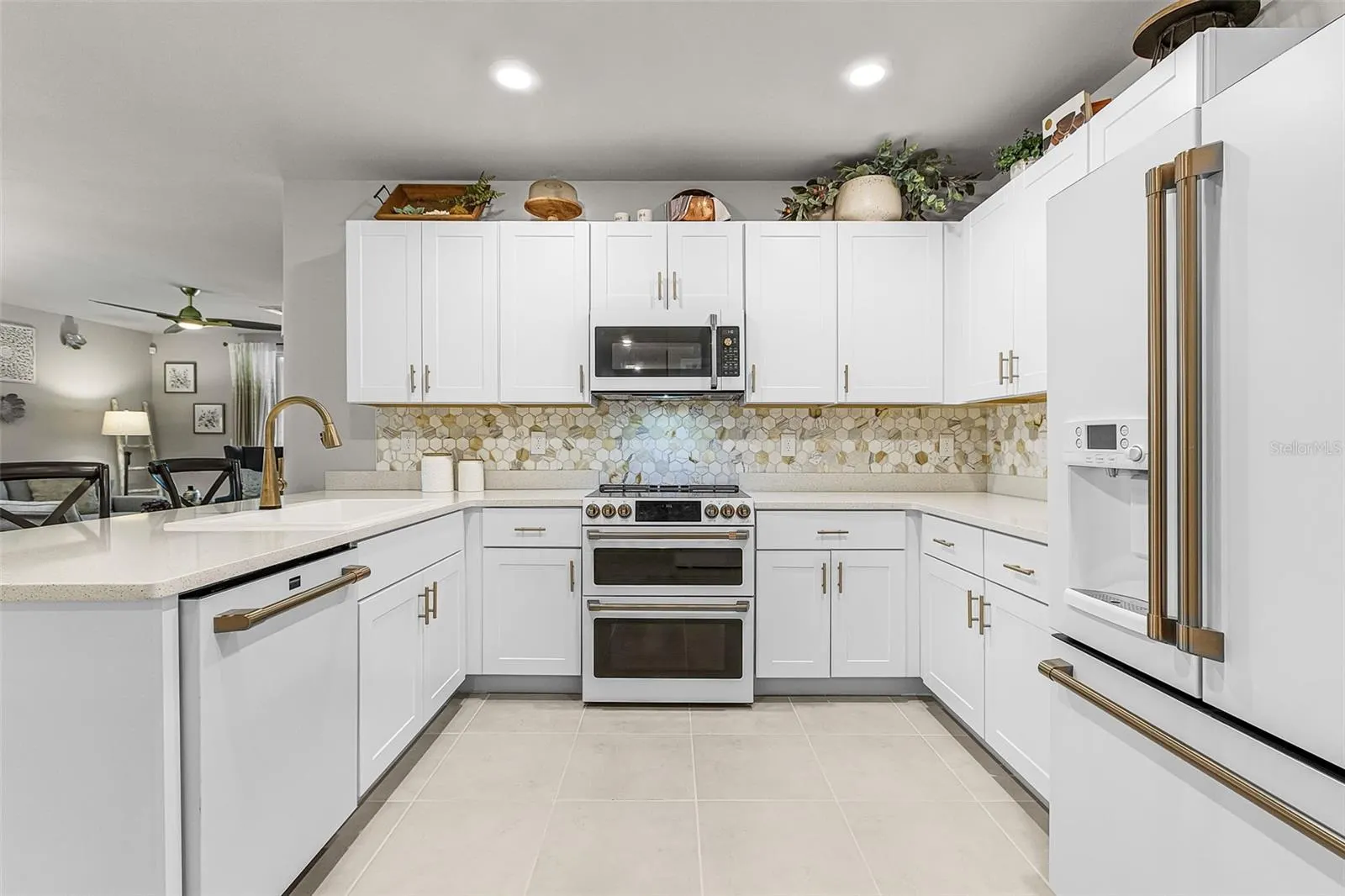 25016 E LENOX CIR