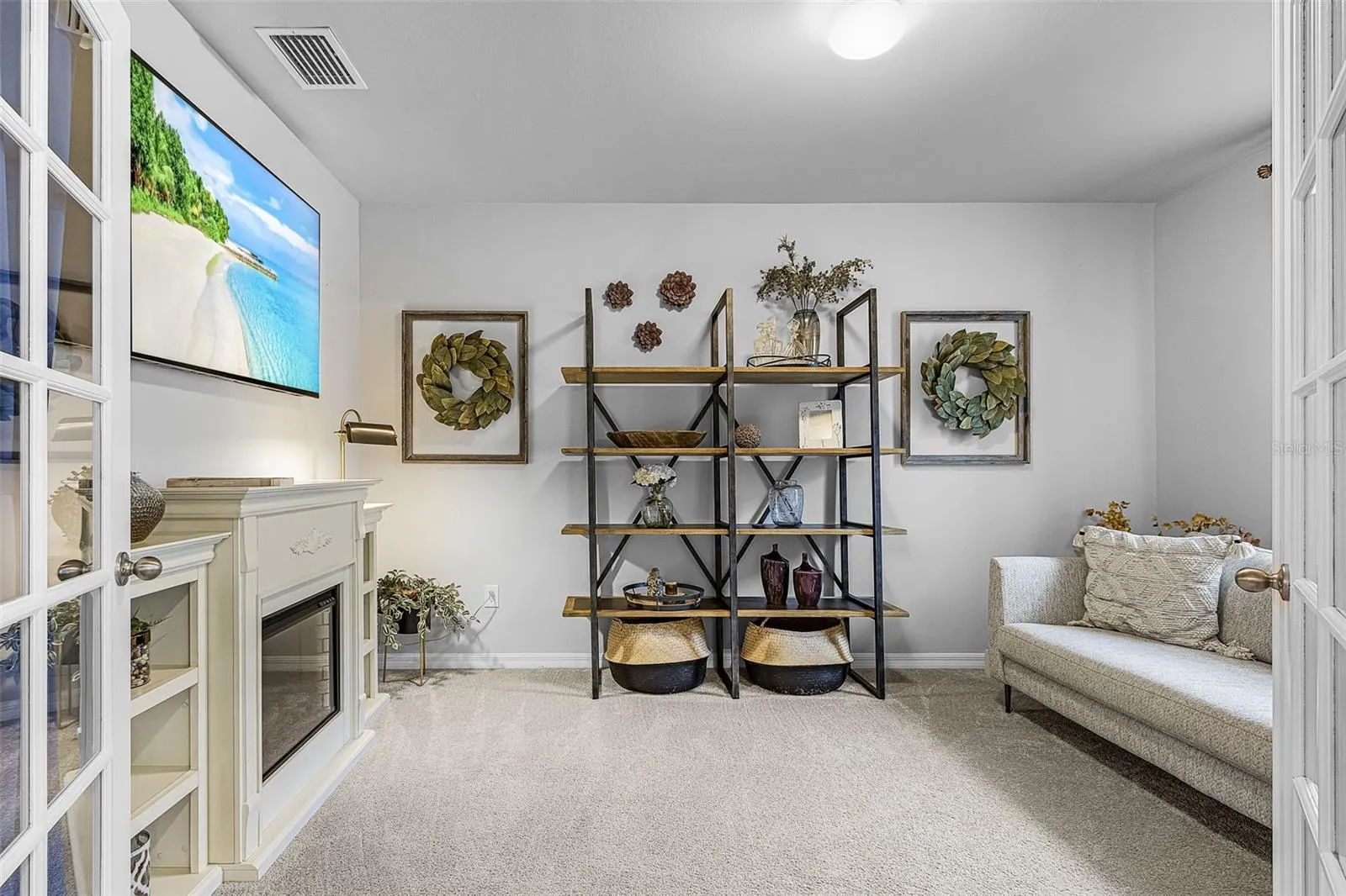 25016 E LENOX CIR
