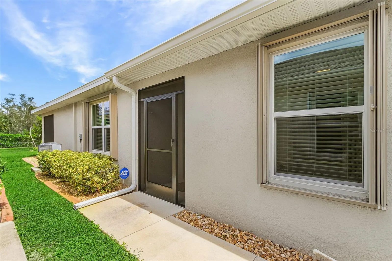 25016 E LENOX CIR