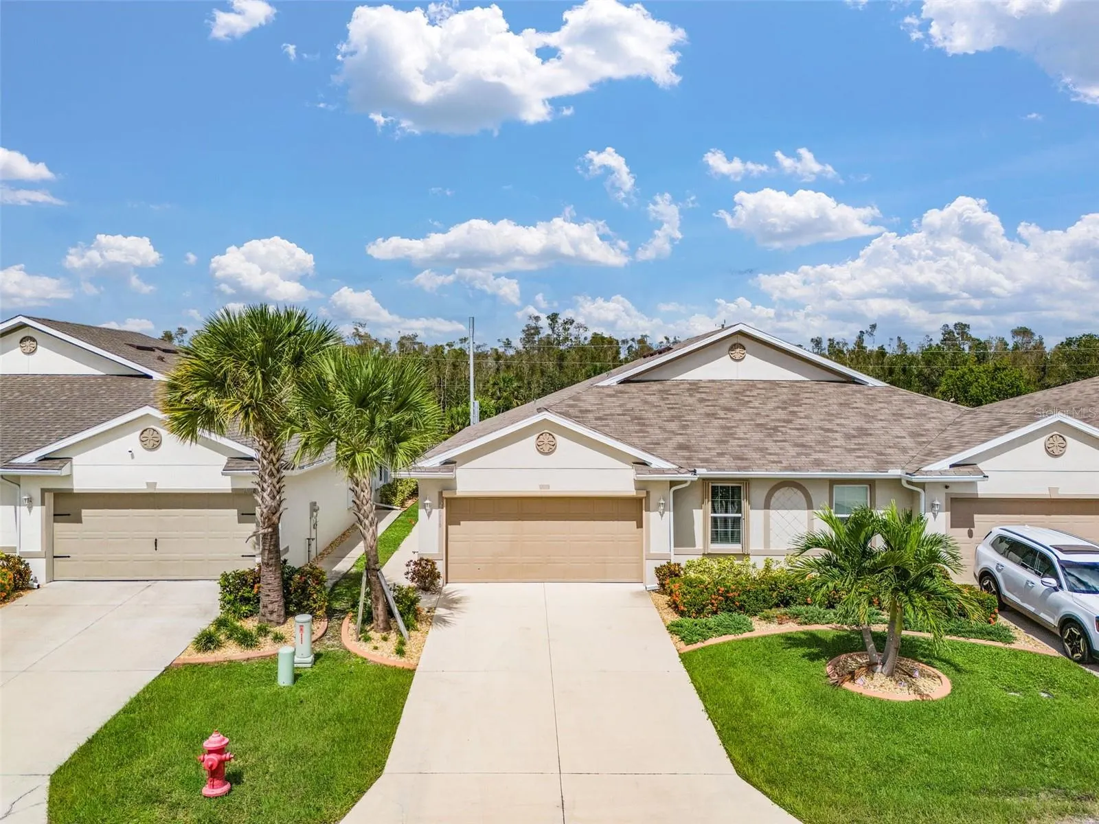25016 E LENOX CIR
